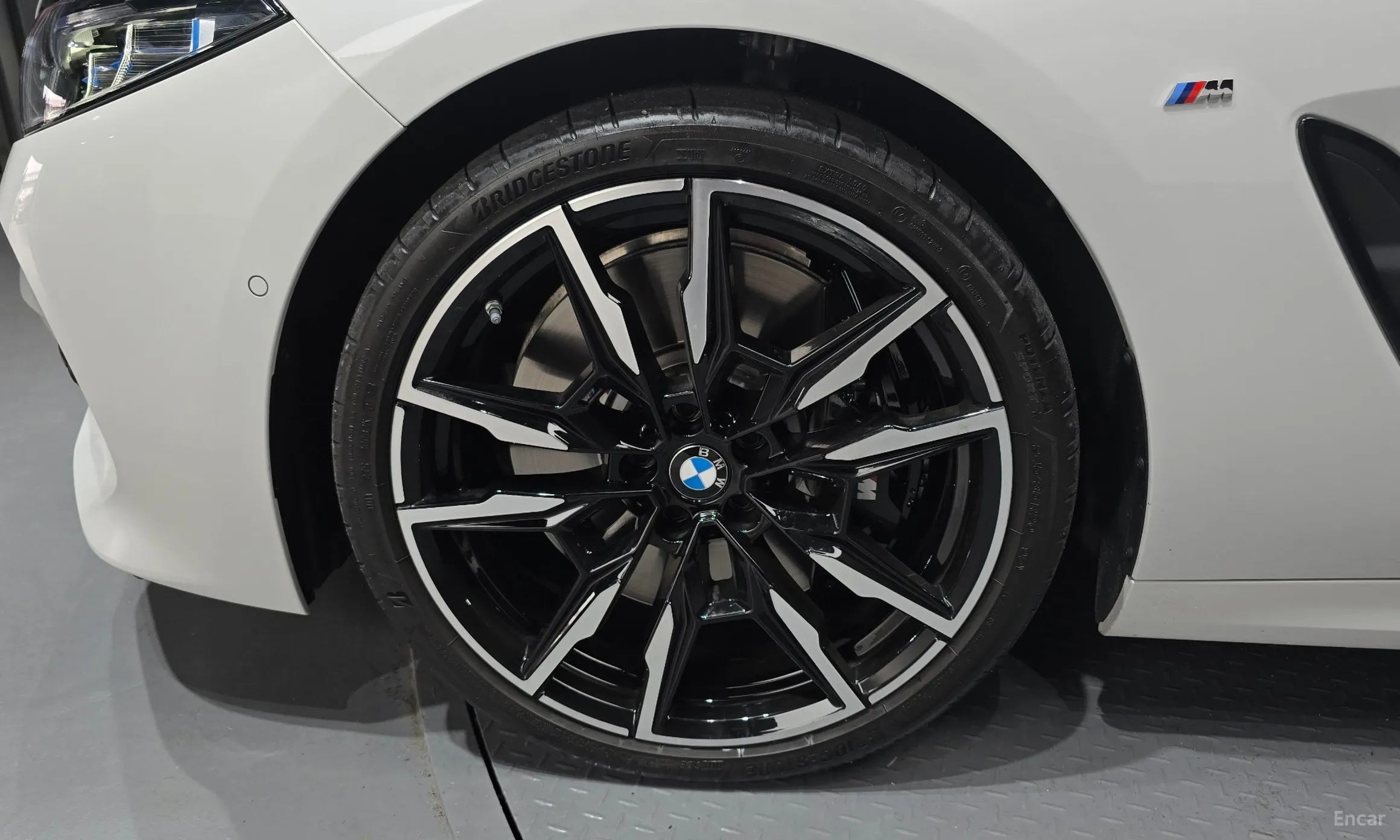 BMW 8-series (G15) превью 5
