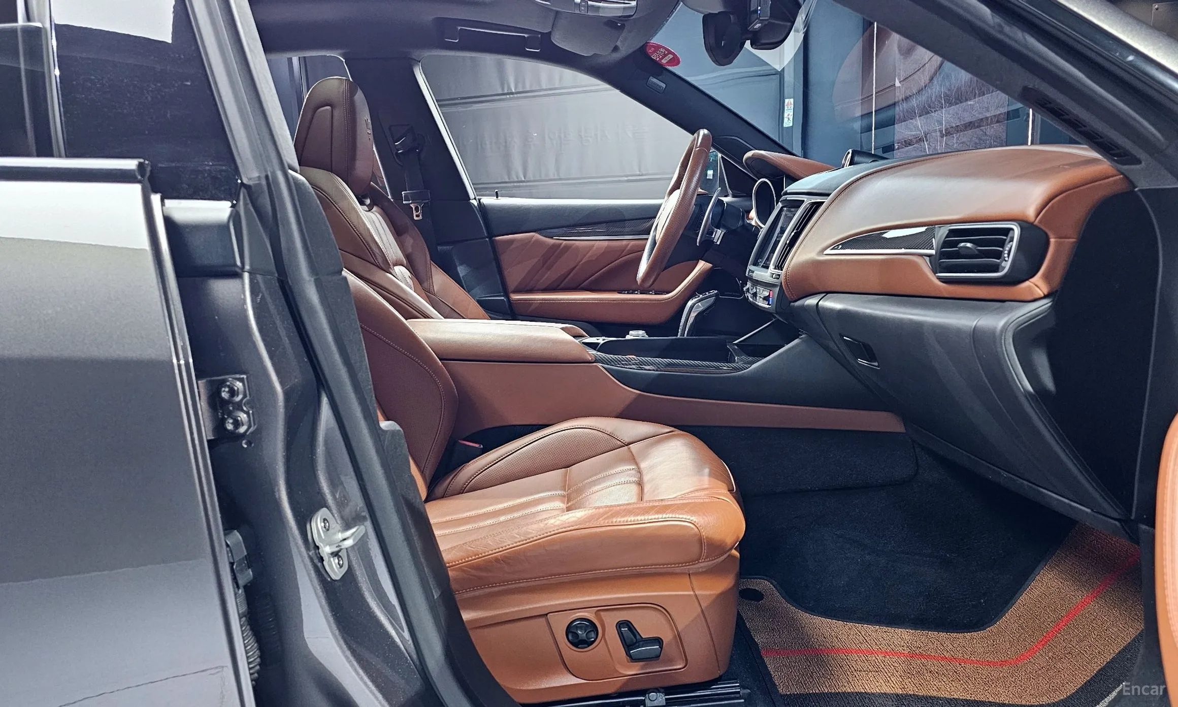 Maserati Levante превью 11