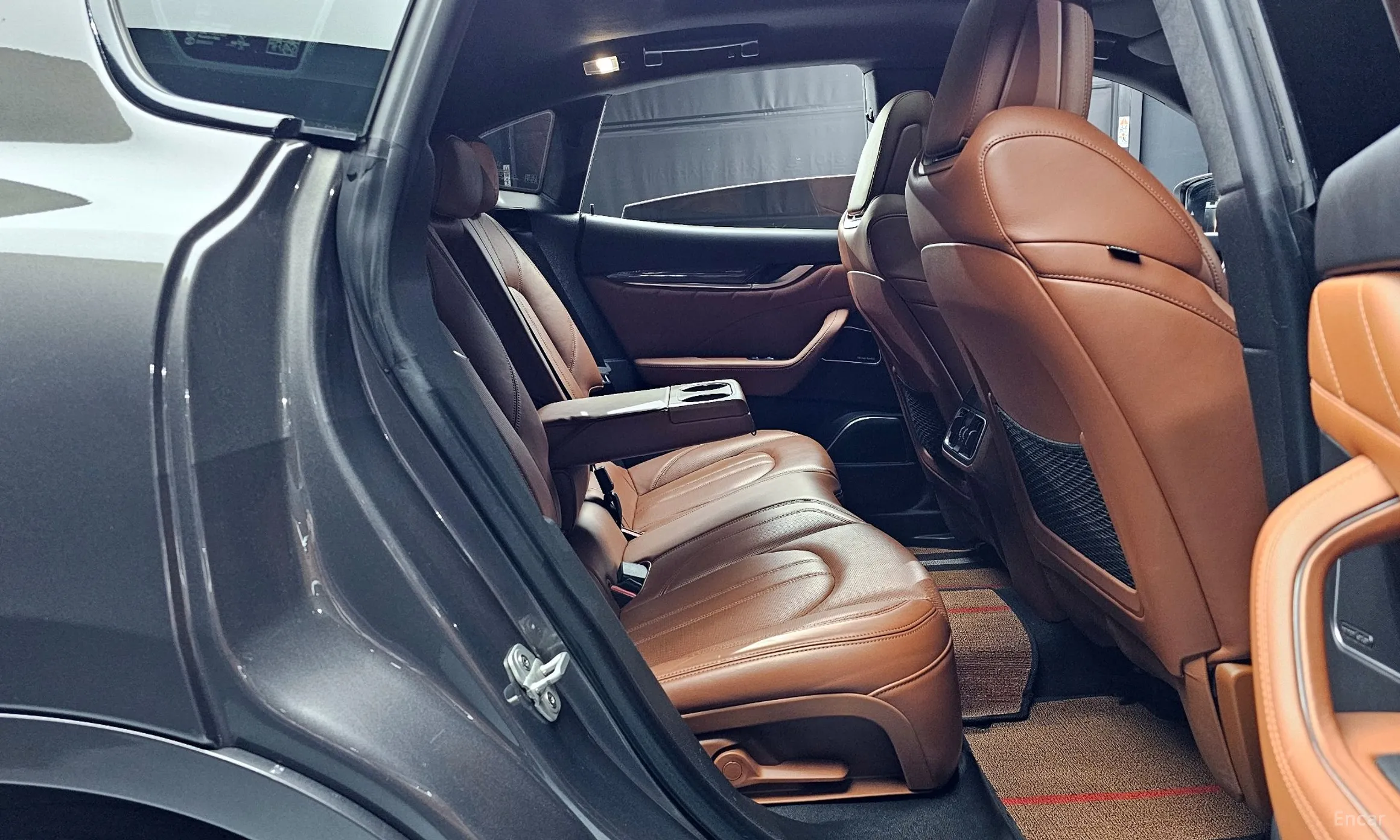Maserati Levante превью 12