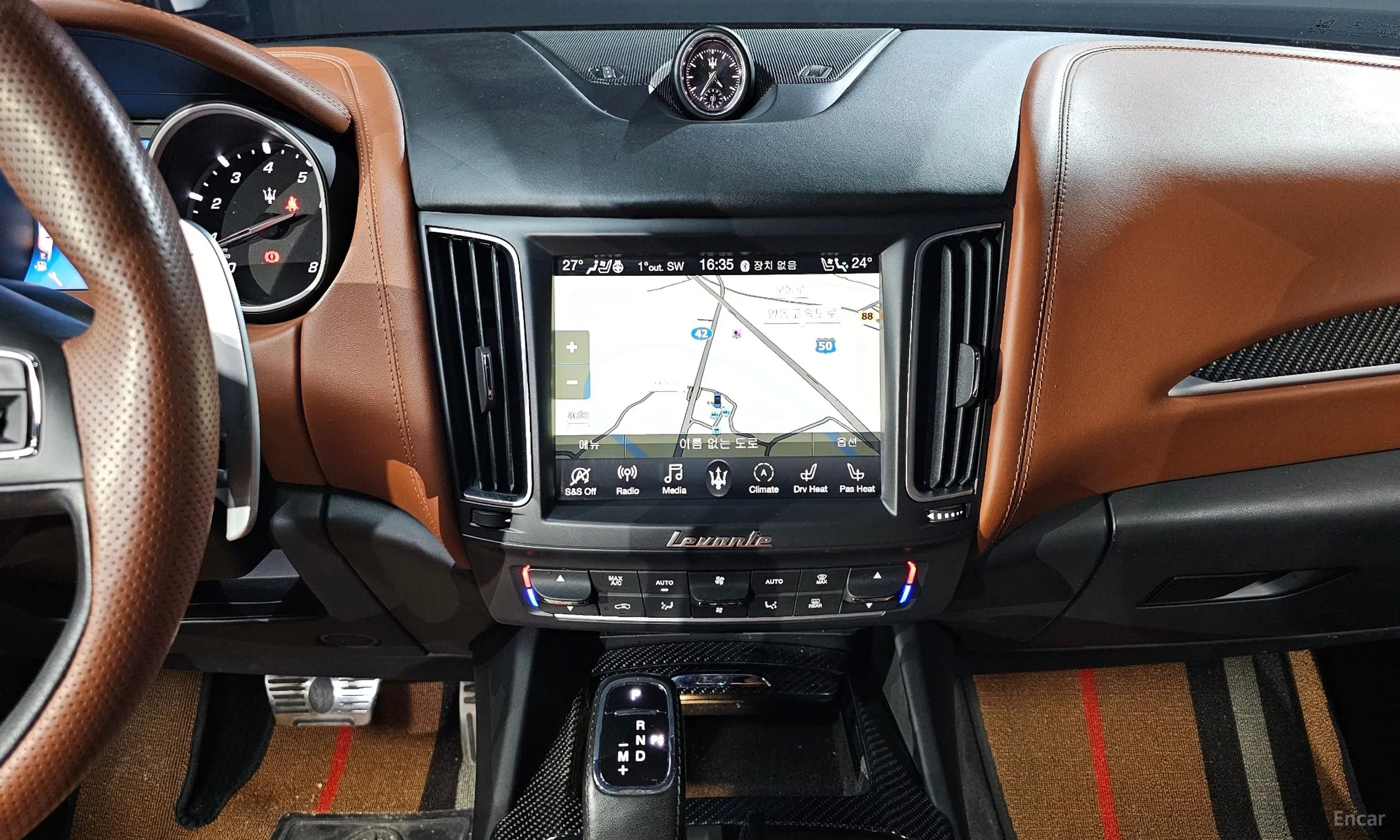 Maserati Levante превью 14