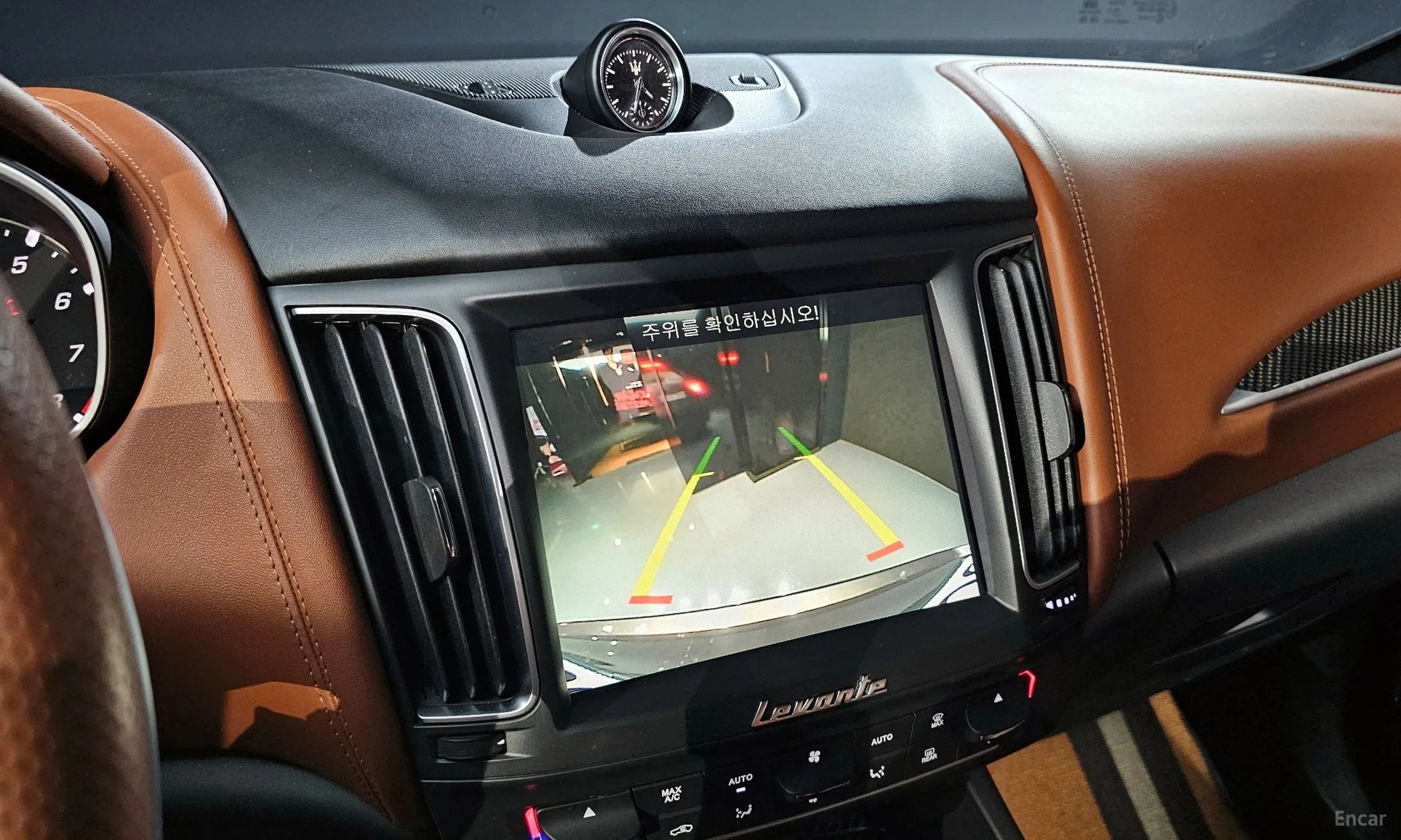 Maserati Levante превью 16