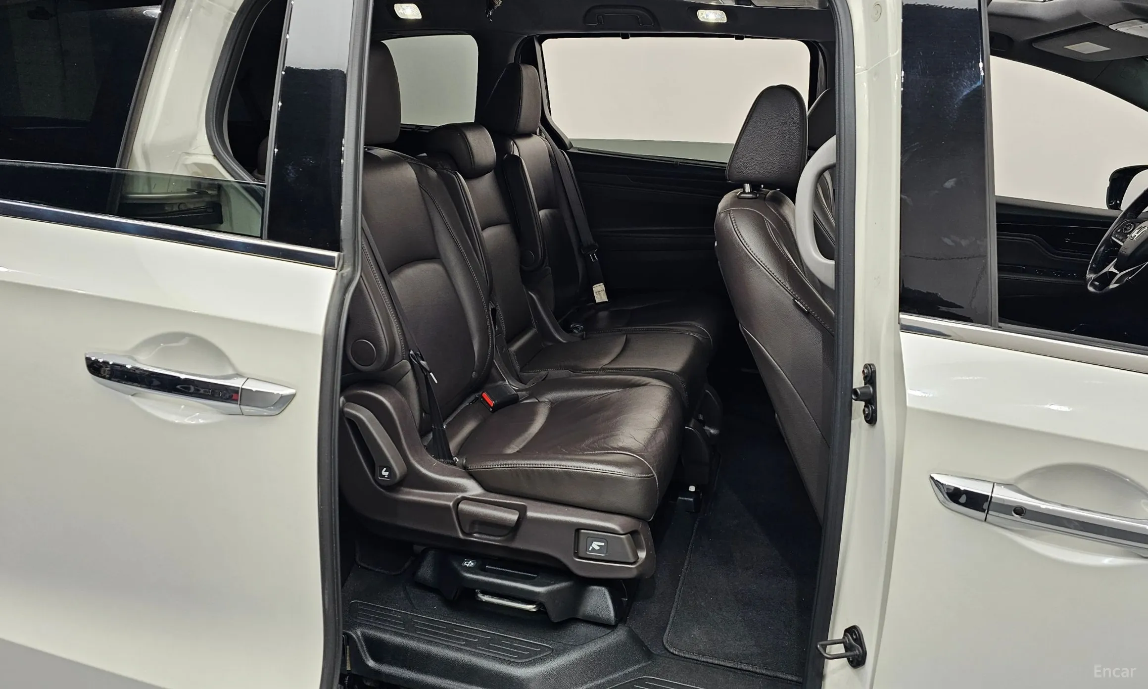 Honda Odyssey превью 12