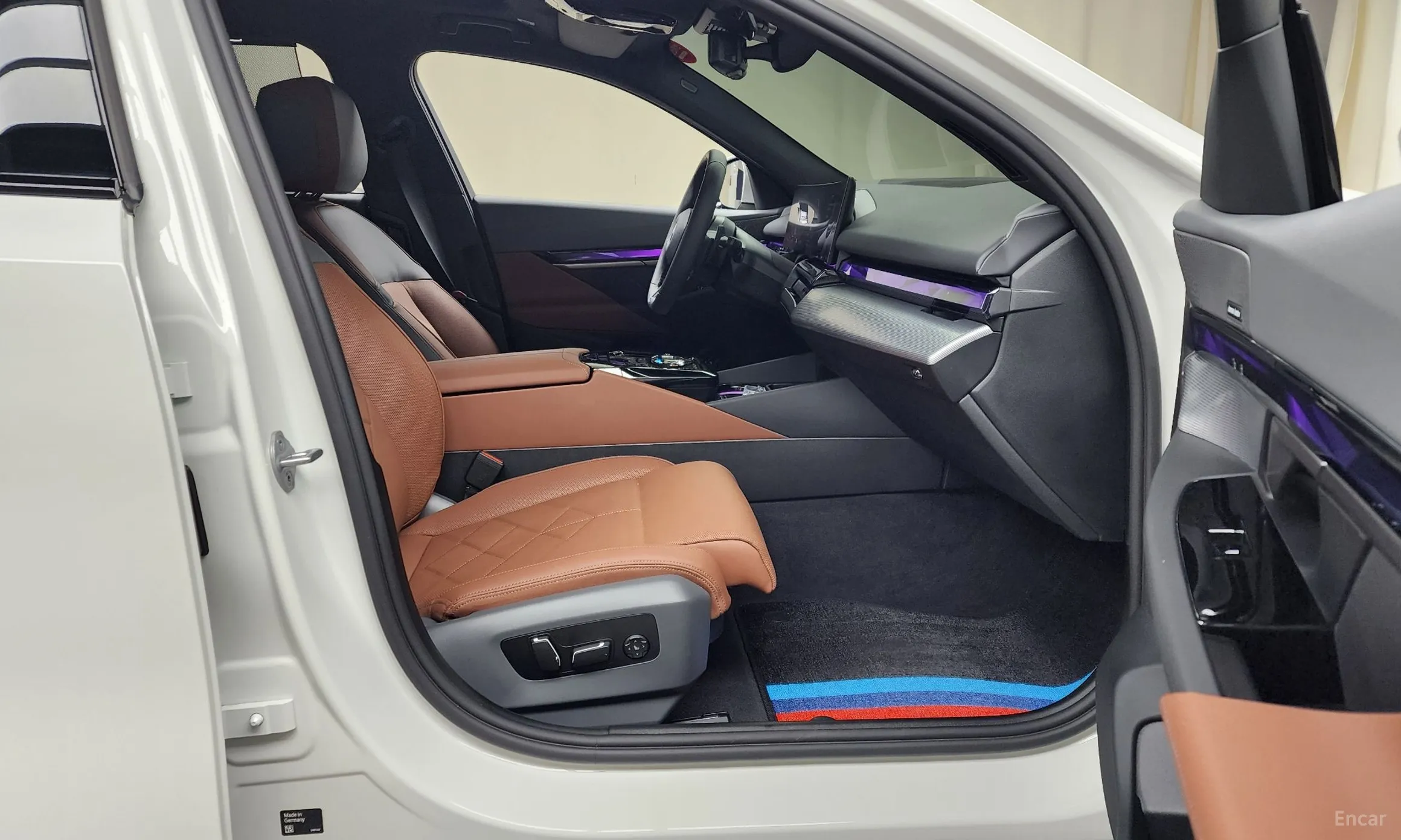 BMW 5 Series (G60) превью 11