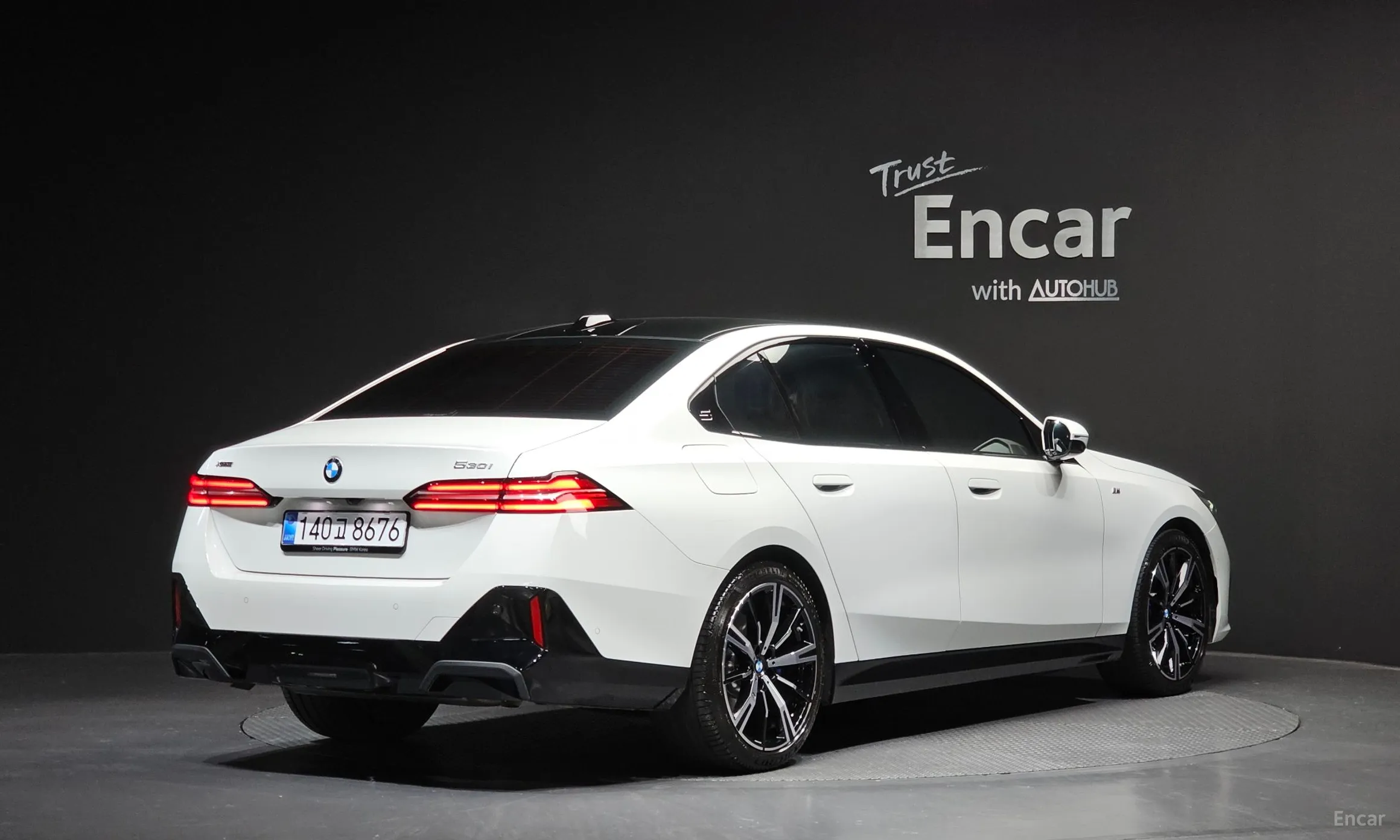 BMW 5 Series (G60) превью 2