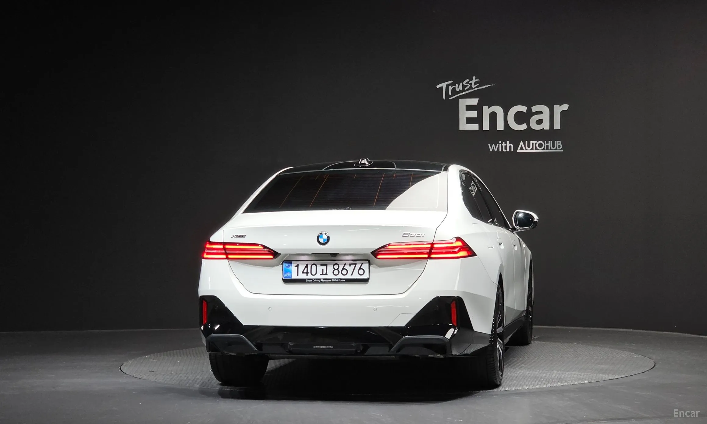 BMW 5 Series (G60) превью 4