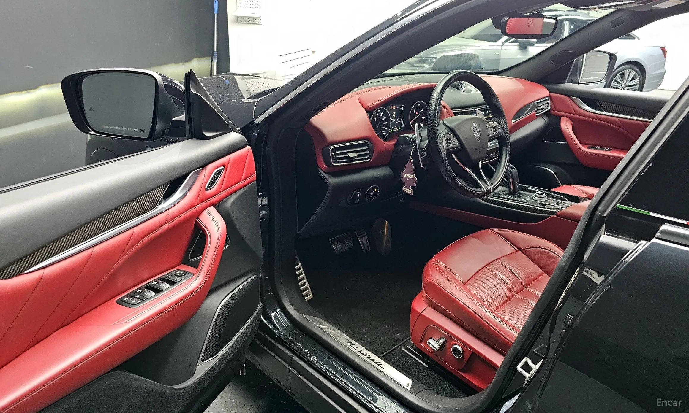 Maserati Levante превью 10