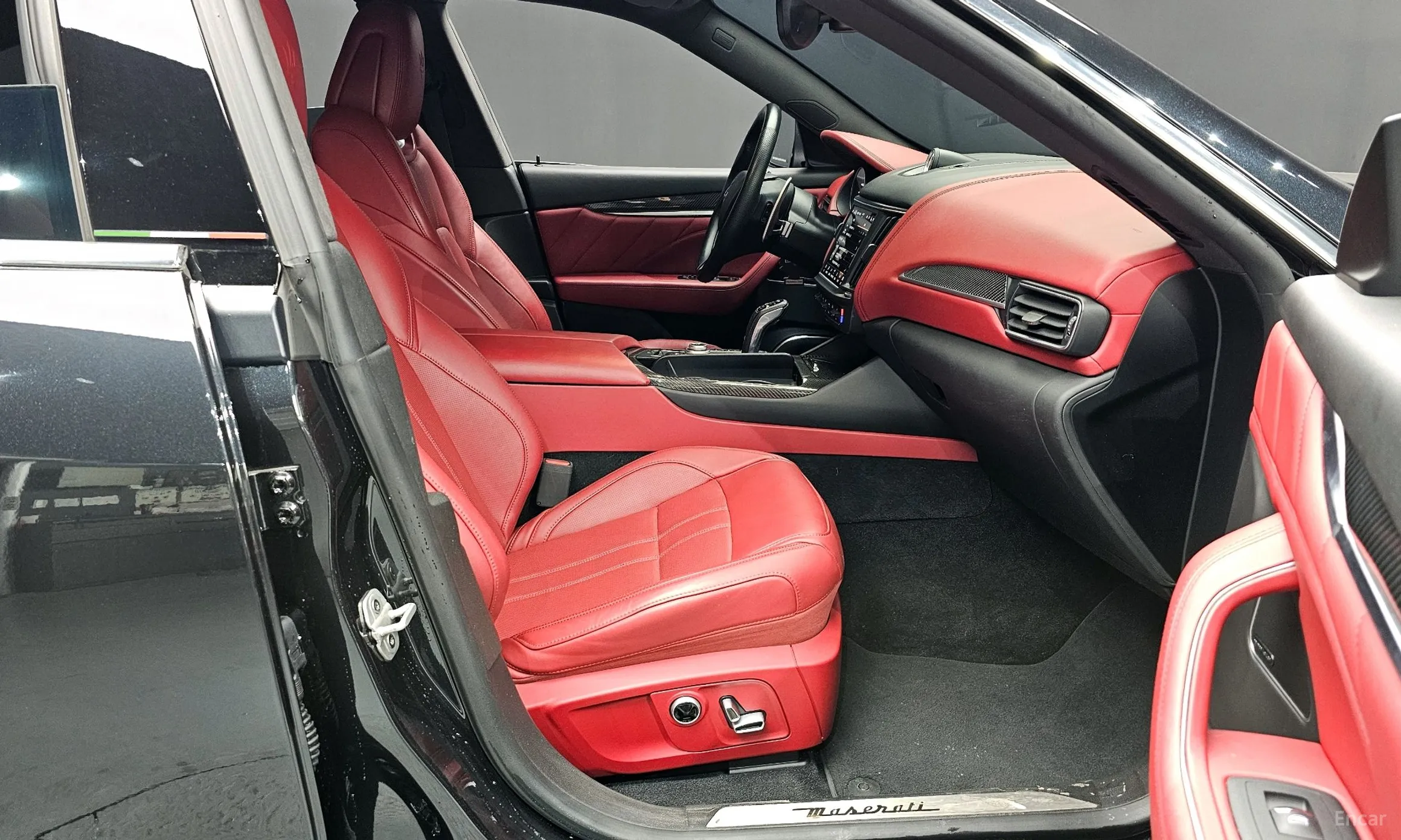 Maserati Levante превью 11