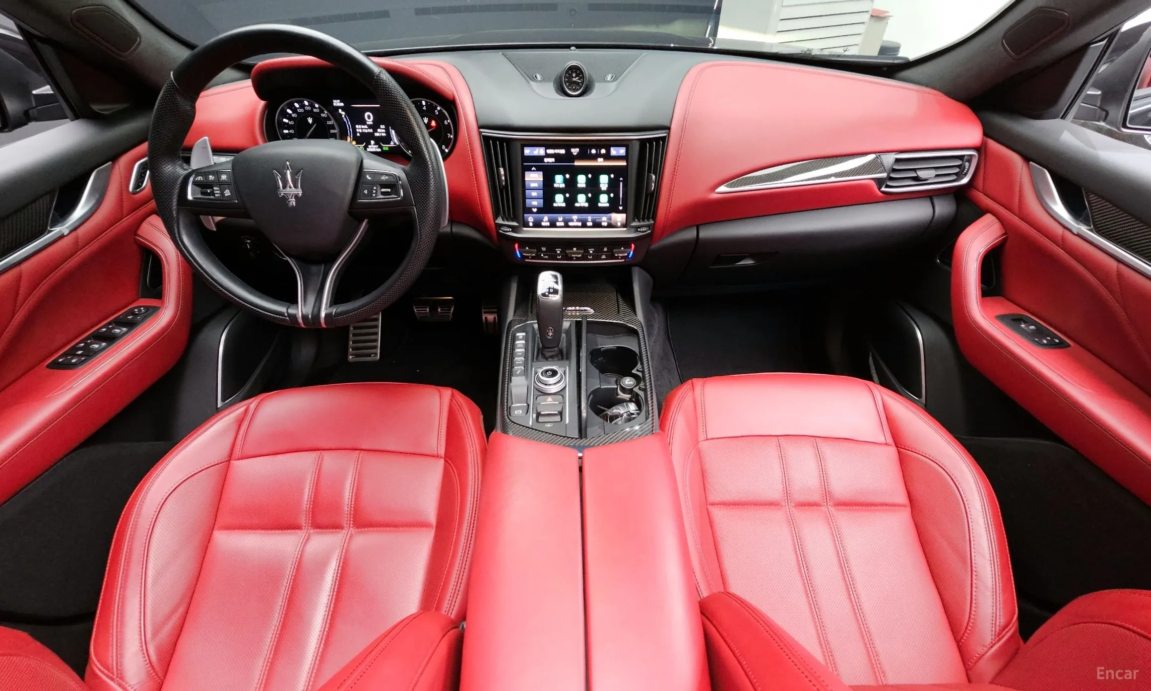 Maserati Levante превью 7
