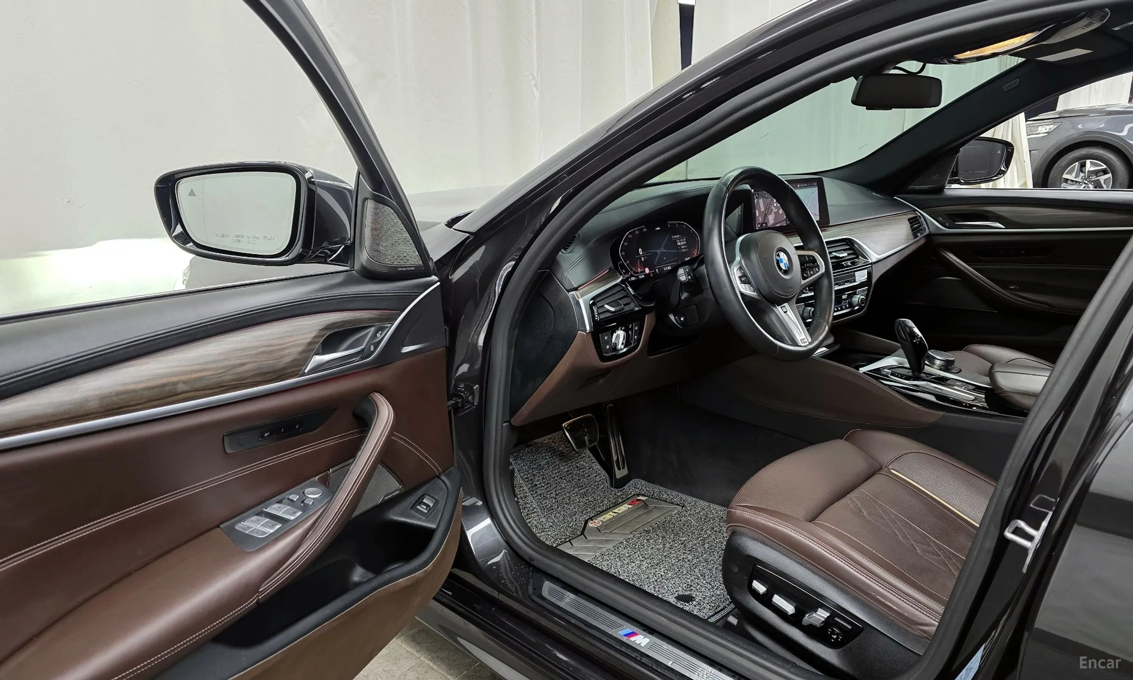 BMW 5 Series (G30) превью 10