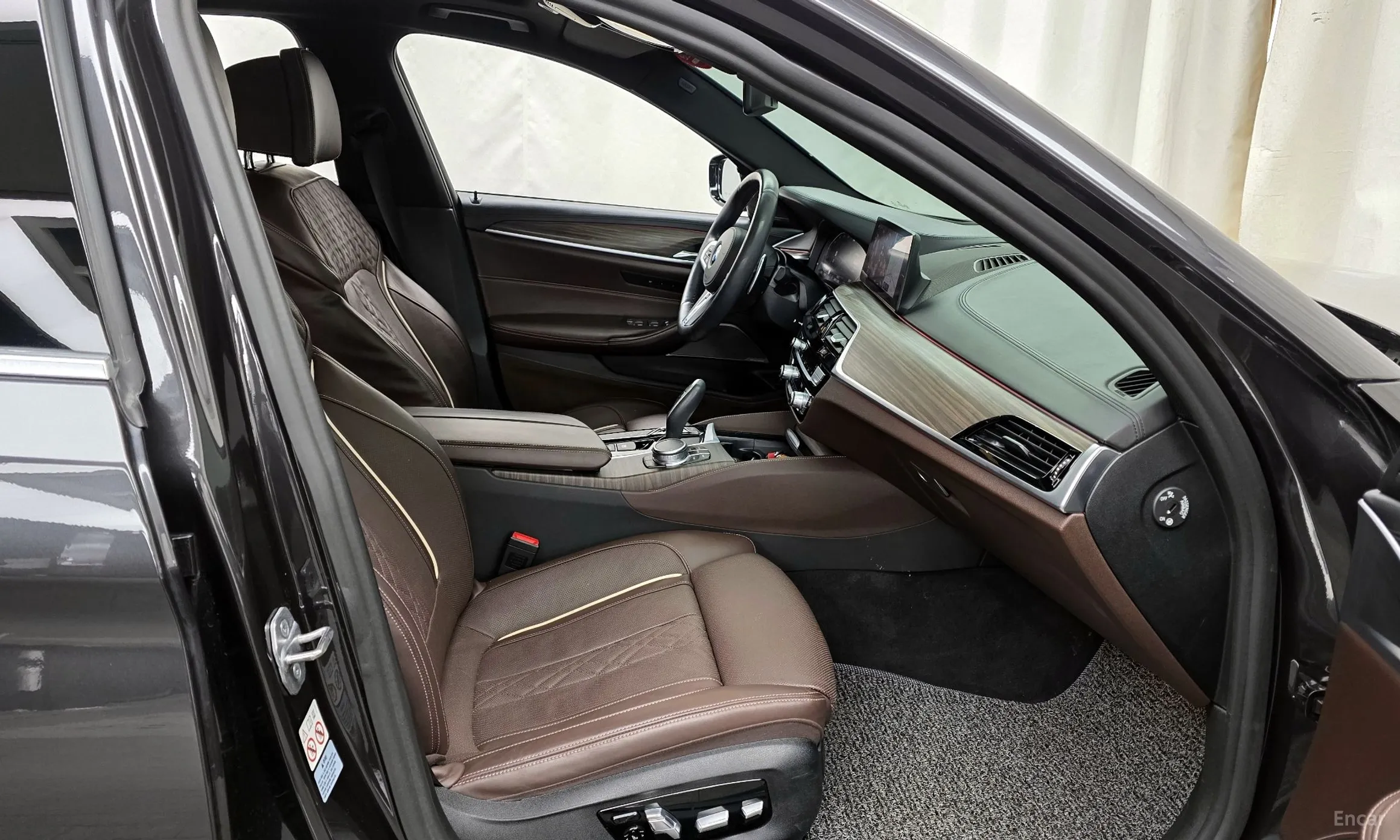 BMW 5 Series (G30) превью 11