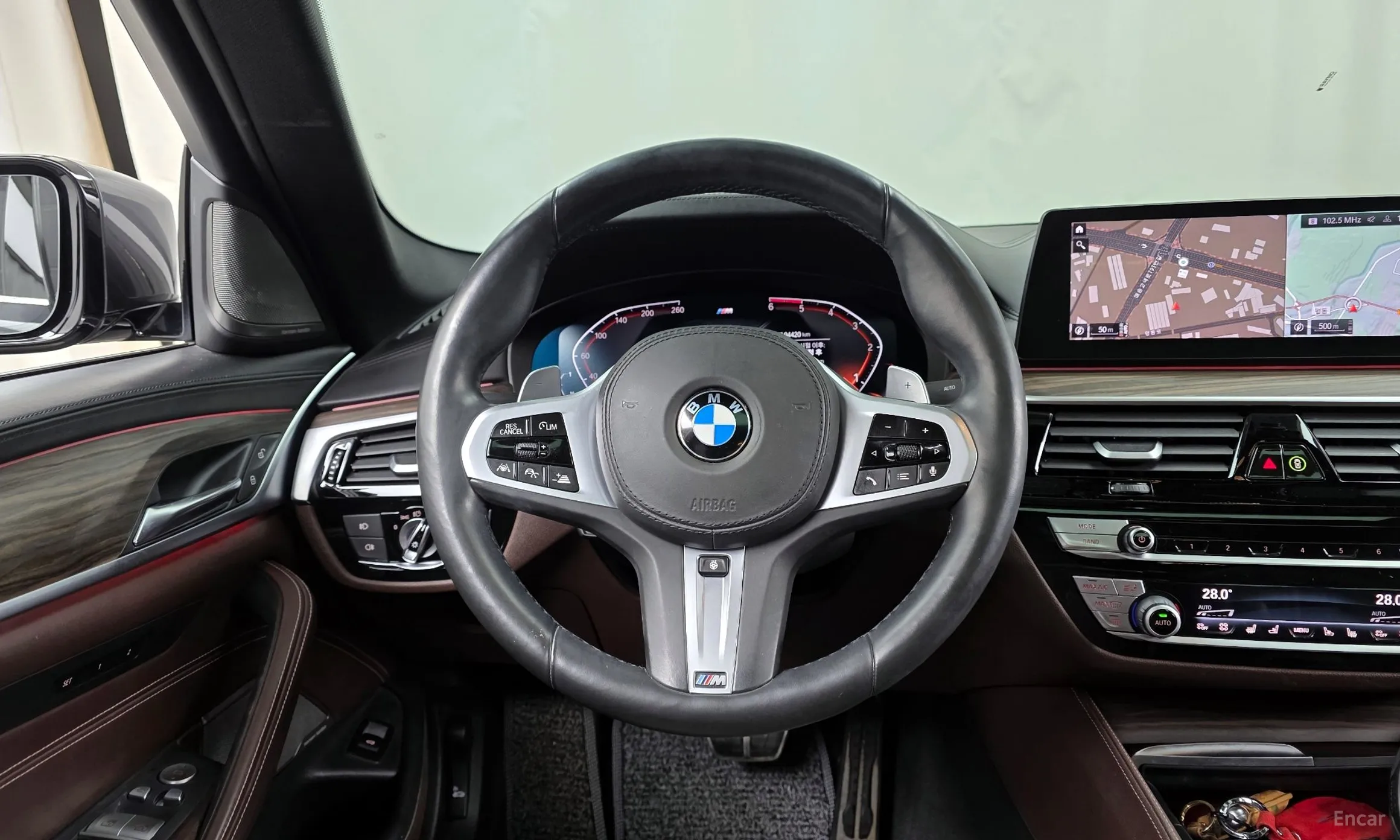 BMW 5 Series (G30) превью 13