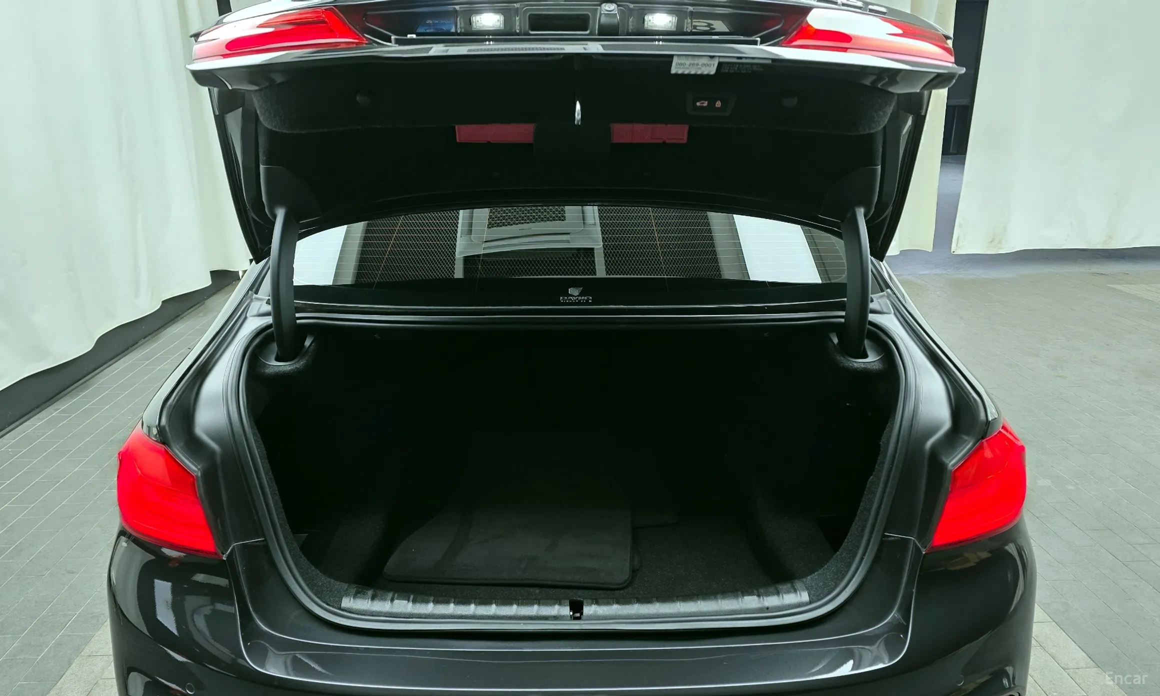 BMW 5 Series (G30) превью 20