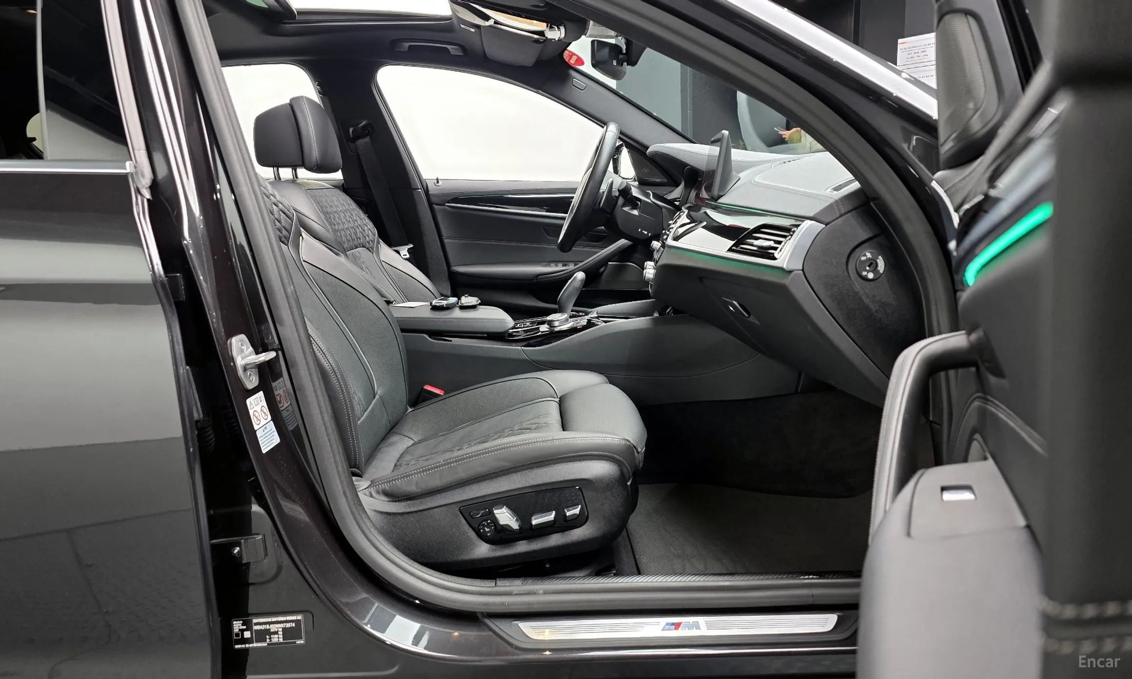 BMW 5 Series (G30) превью 10