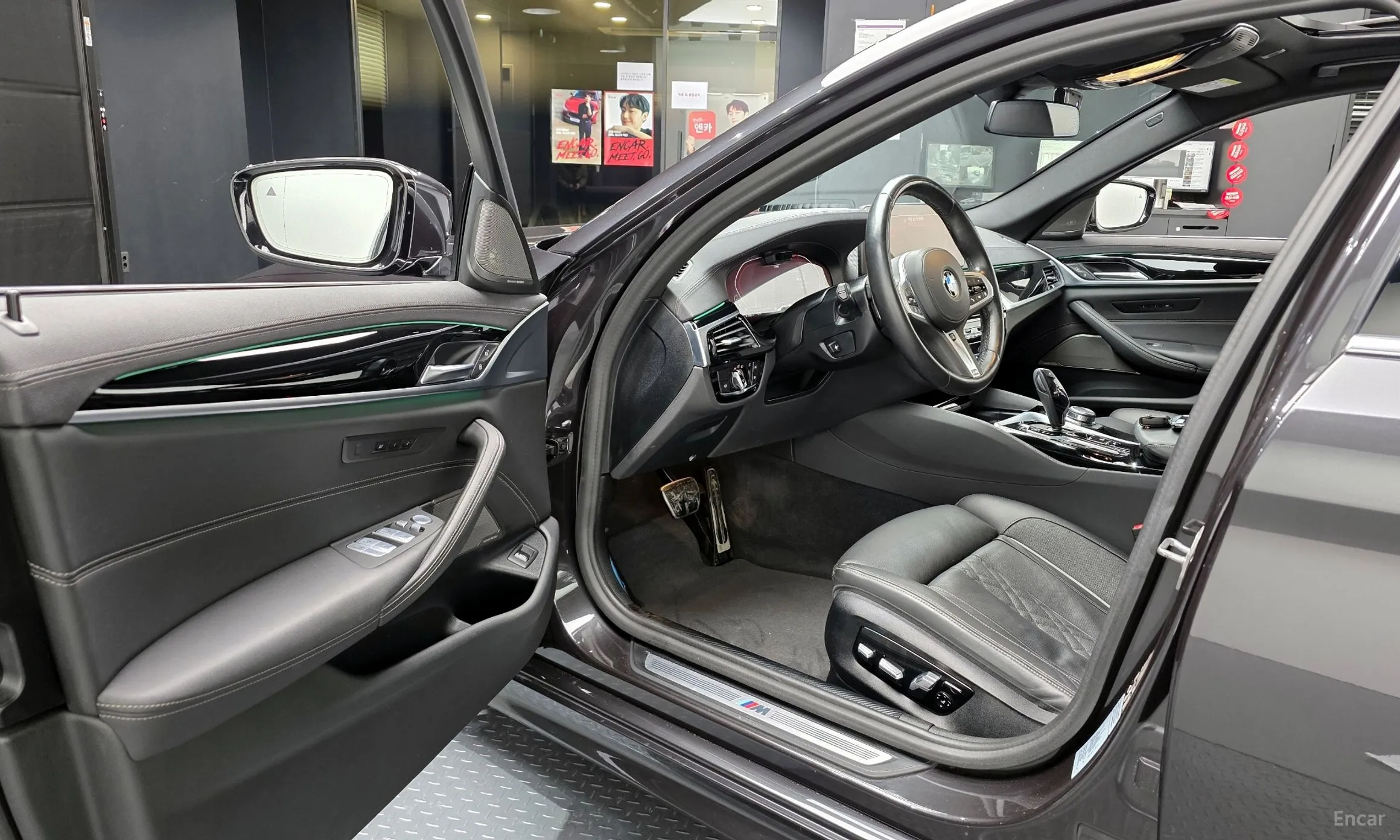 BMW 5 Series (G30) превью 11