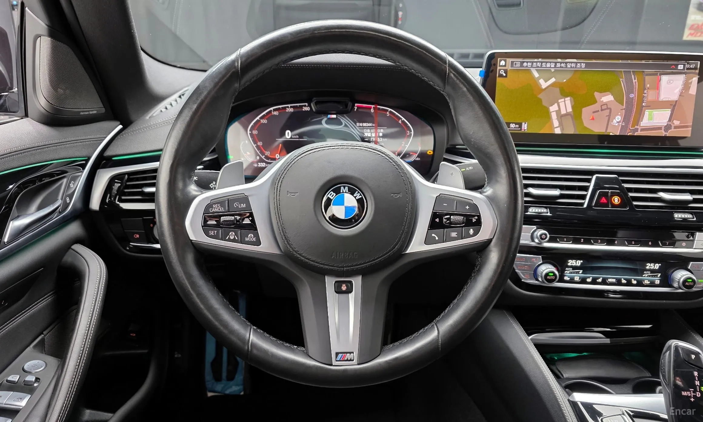 BMW 5 Series (G30) превью 13