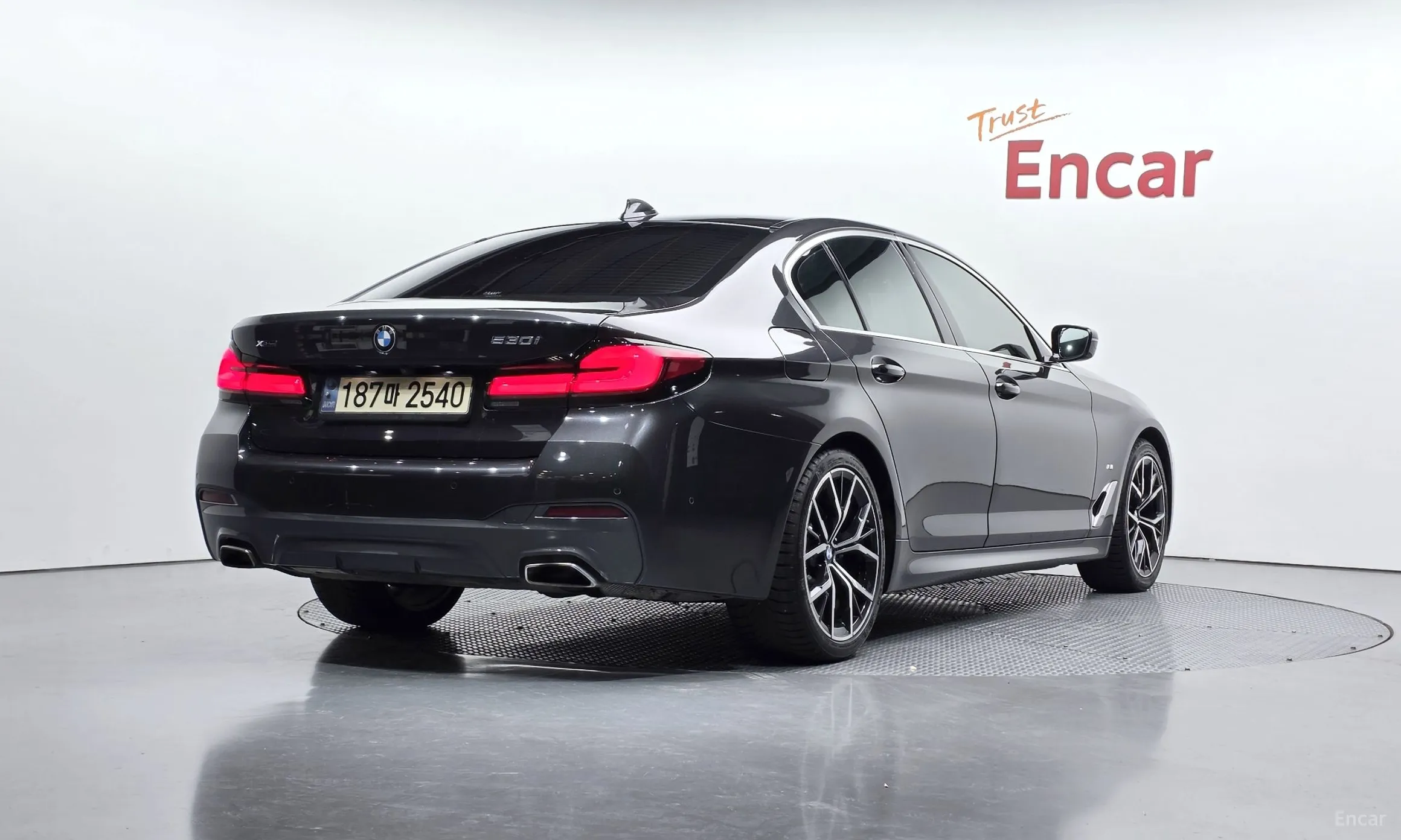 BMW 5 Series (G30) превью 2
