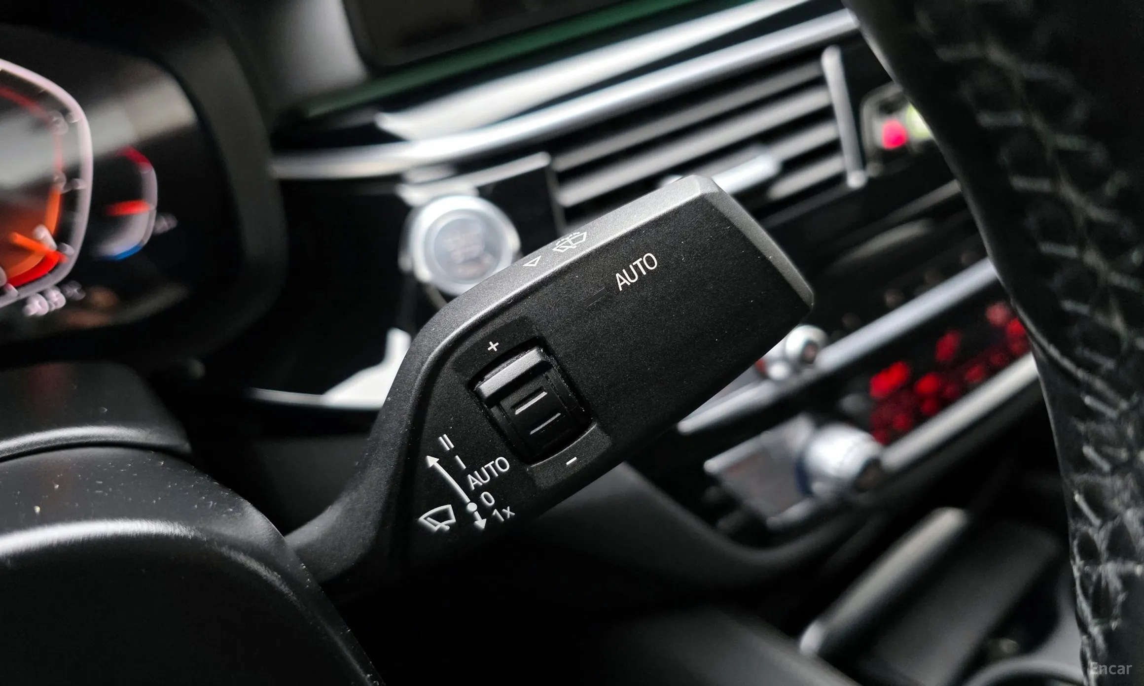 BMW 5 Series (G30) превью 18