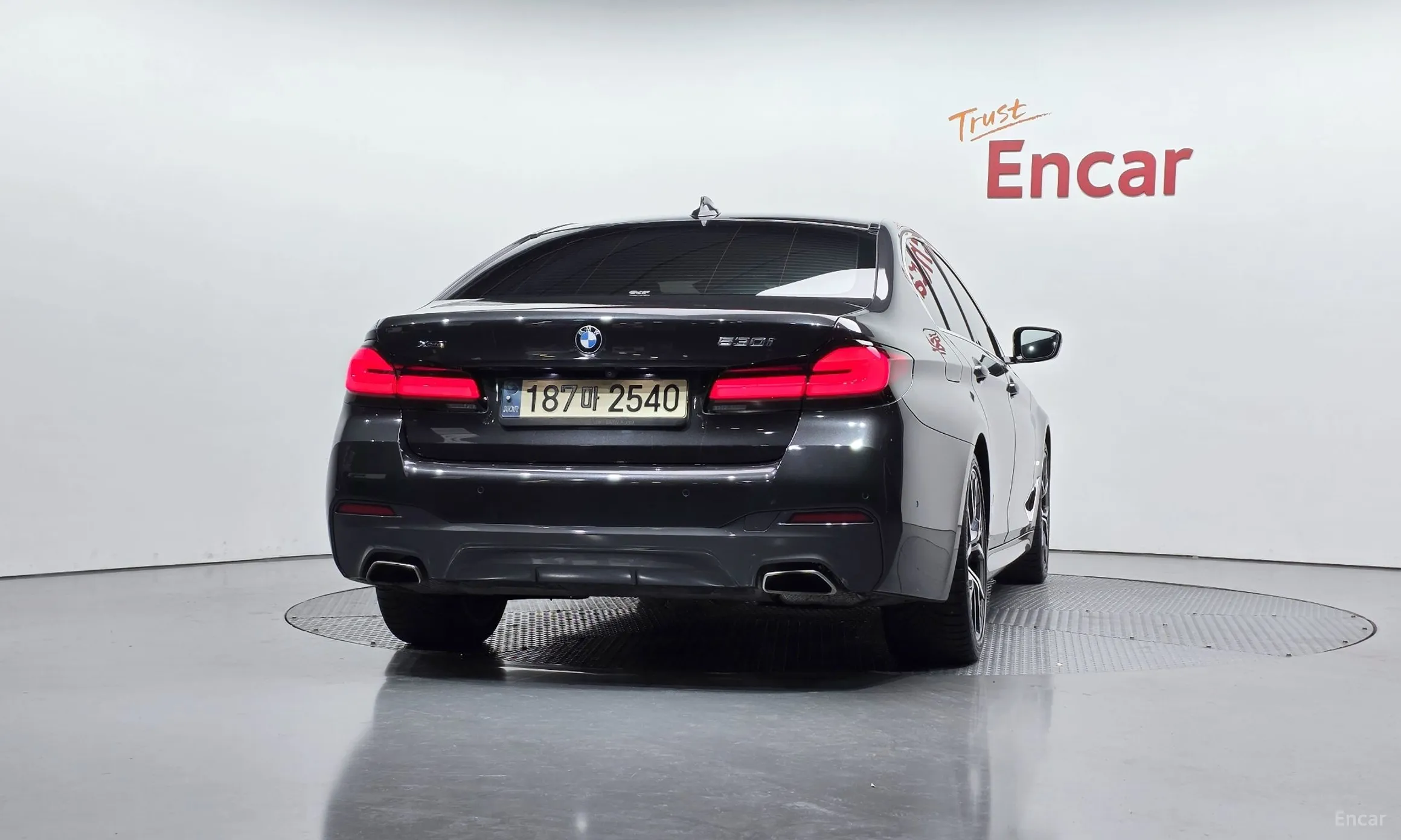 BMW 5 Series (G30) превью 4