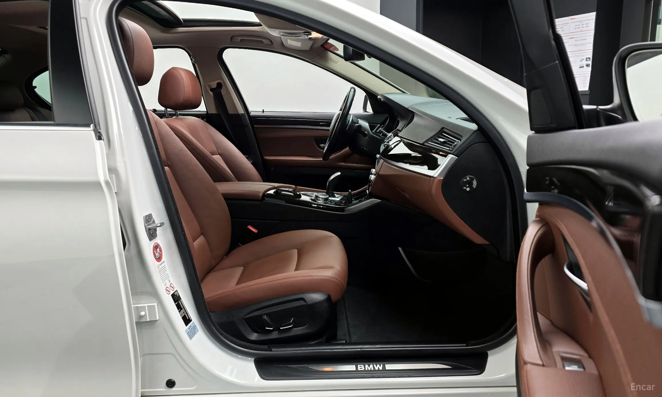BMW 5 Series (F10) превью 10