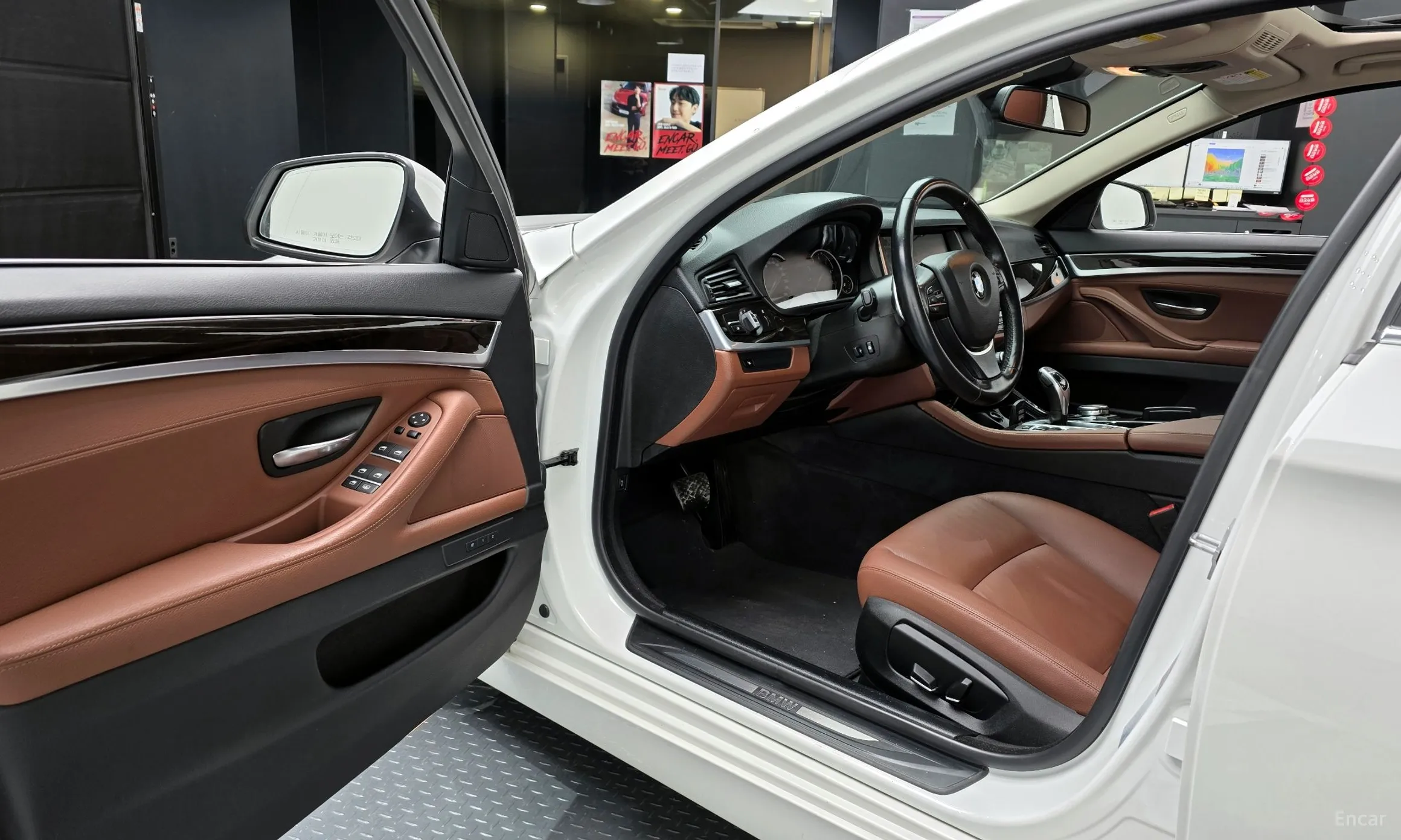 BMW 5 Series (F10) превью 11