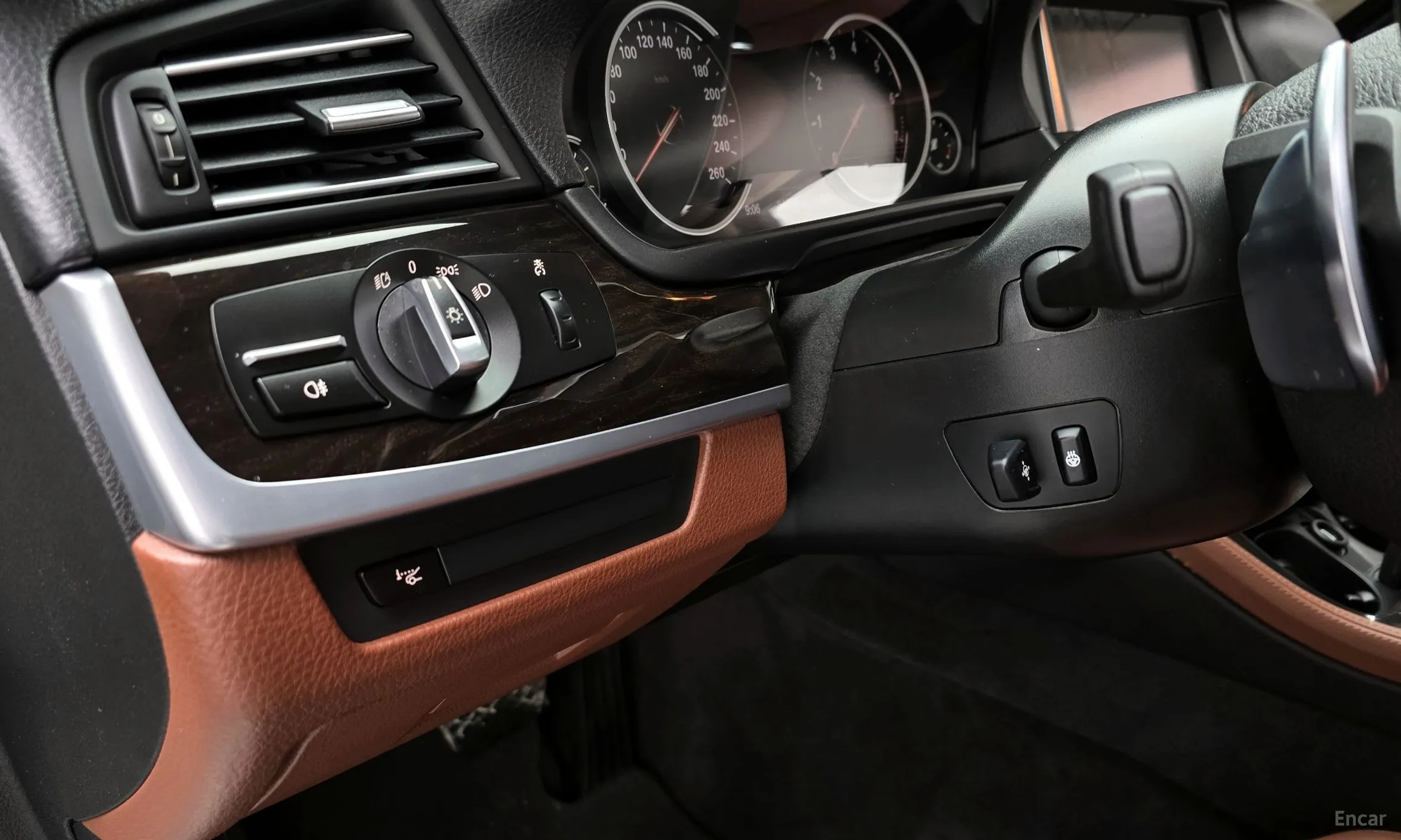 BMW 5 Series (F10) превью 17