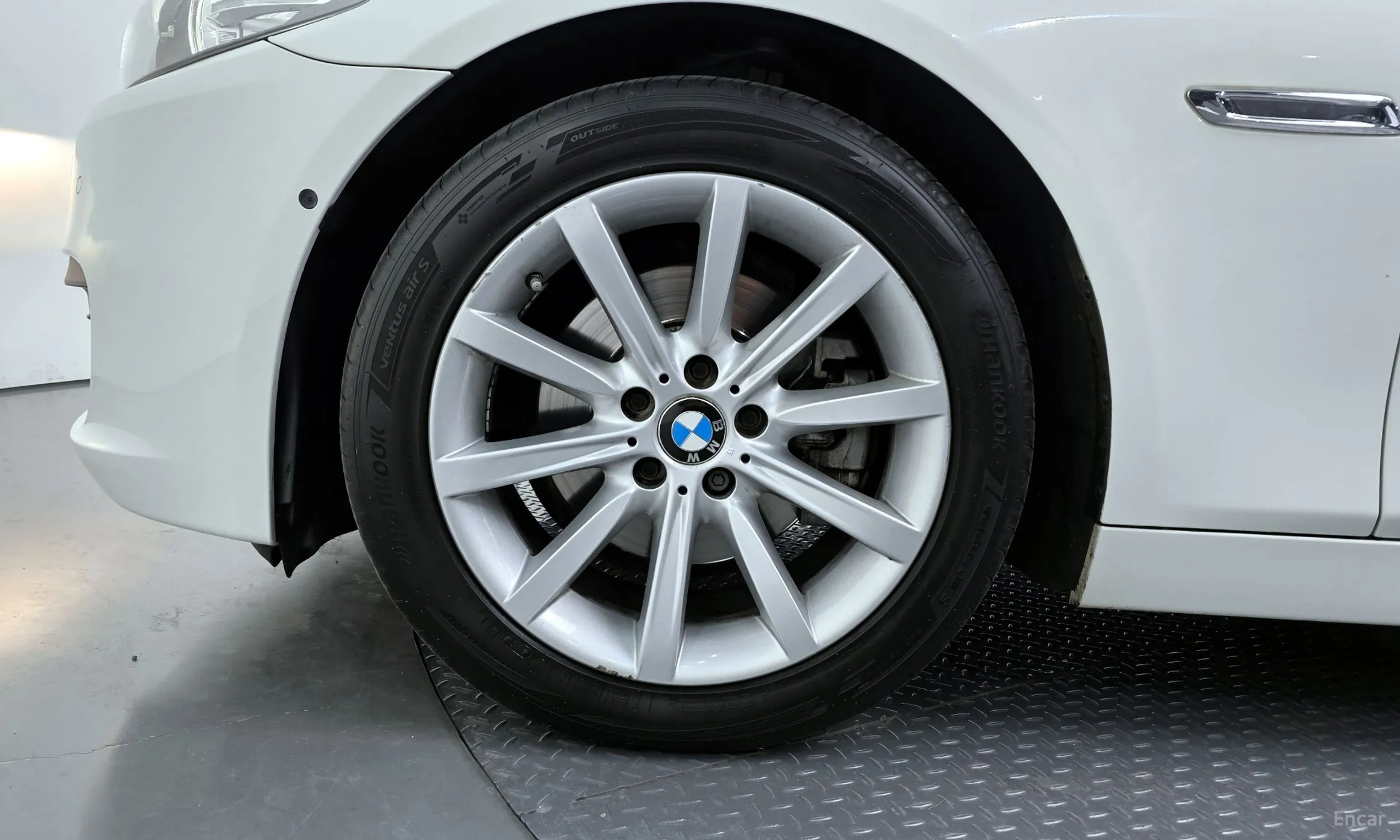 BMW 5 Series (F10) превью 5
