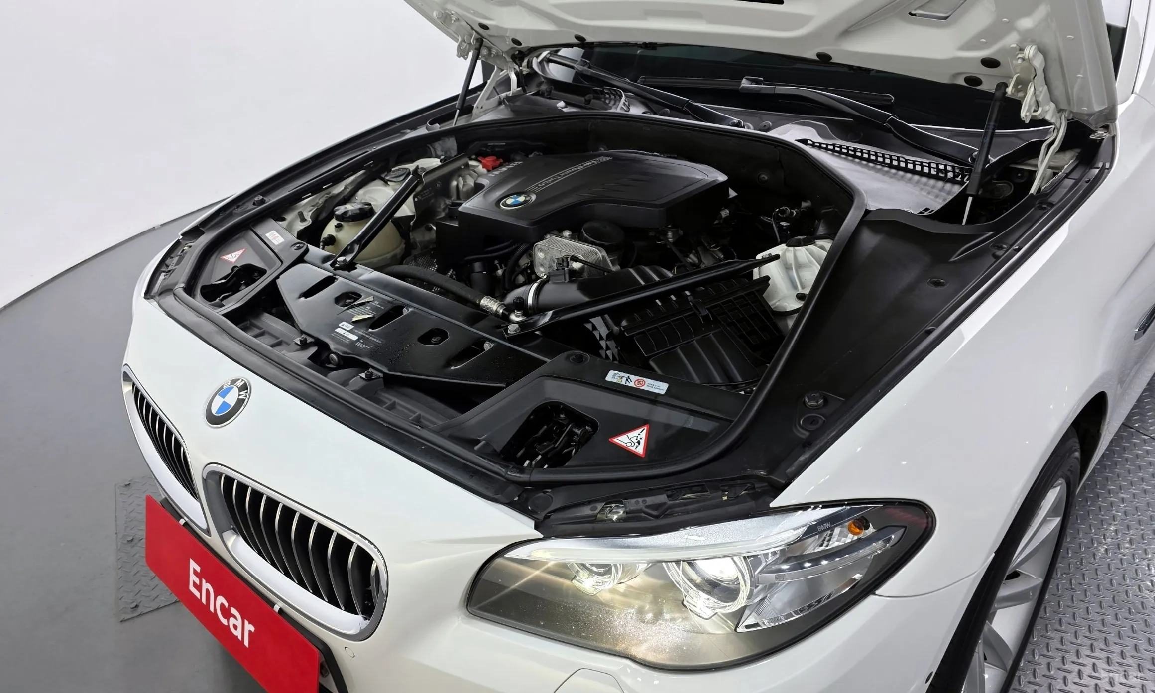 BMW 5 Series (F10) превью 6
