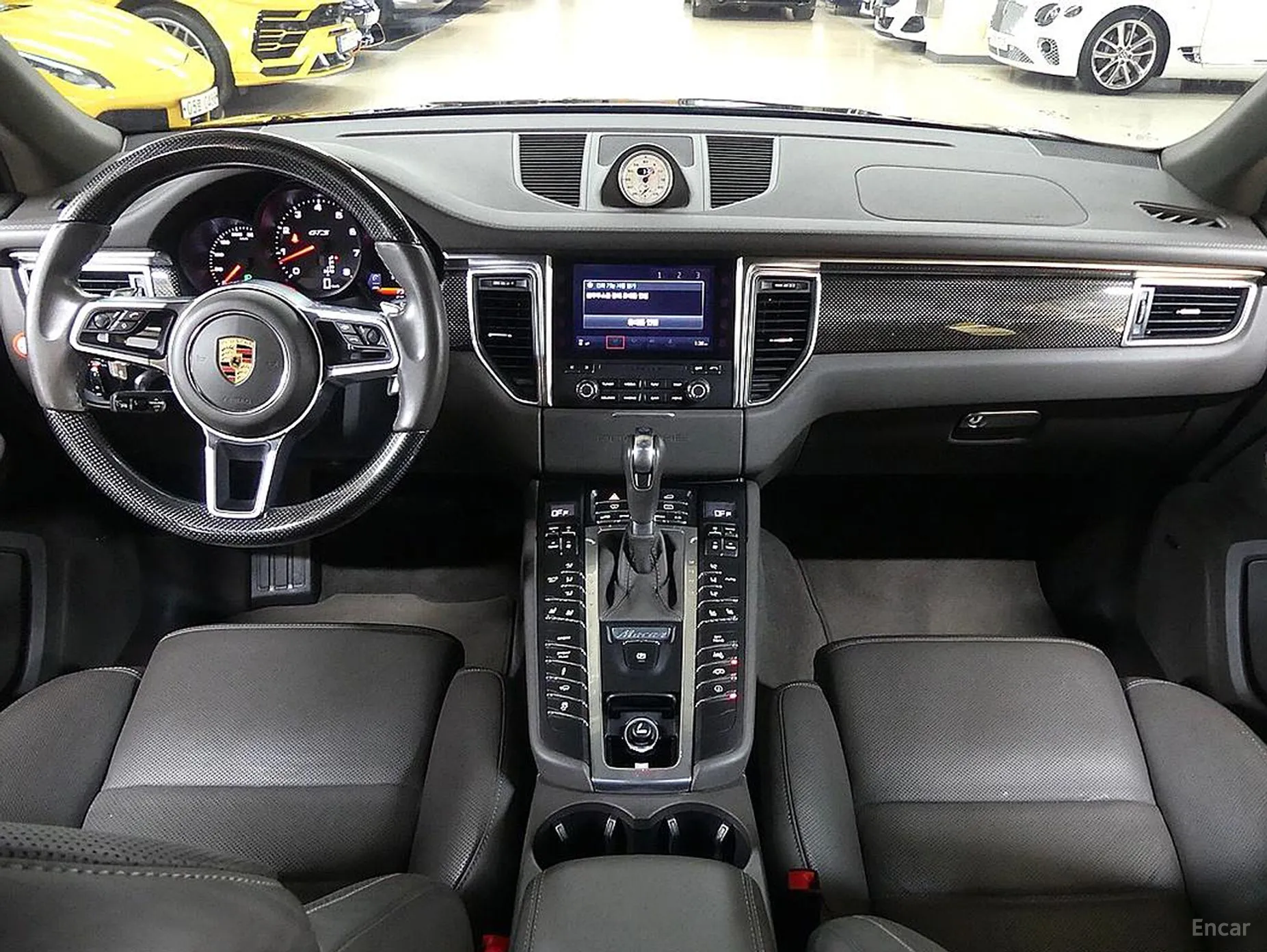 Porsche Macan превью 11