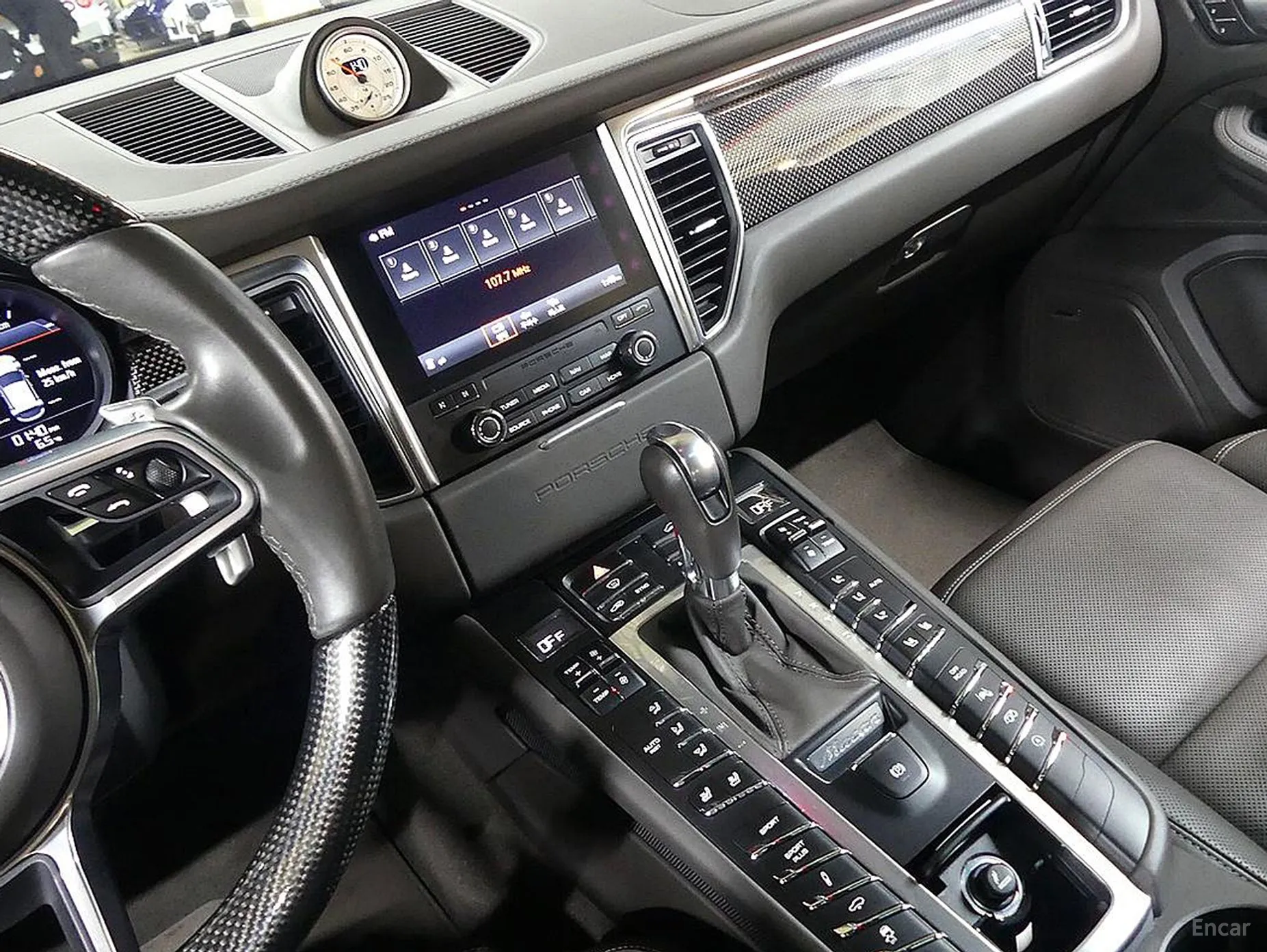 Porsche Macan превью 12