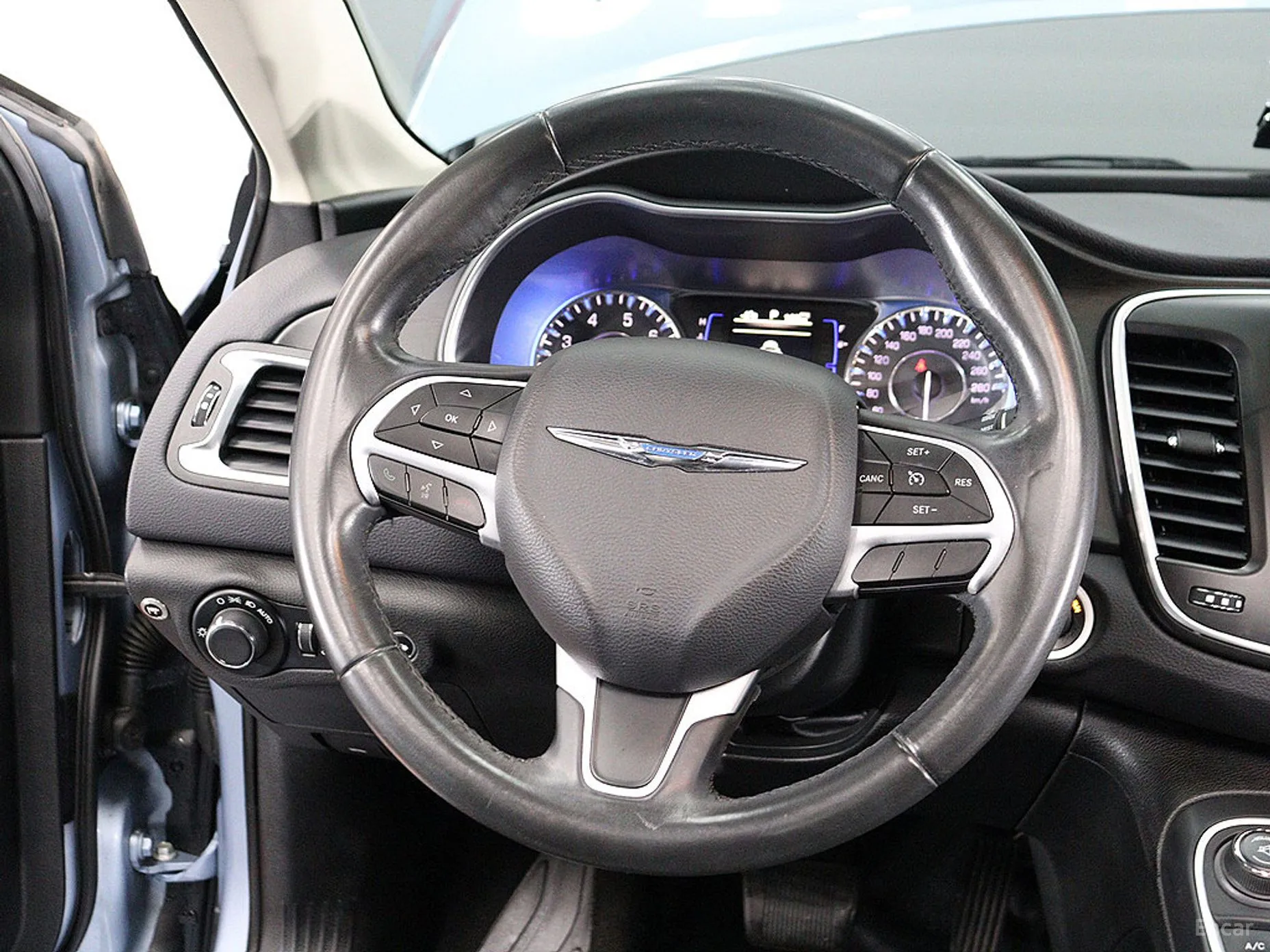 Chrysler 200 Second generation превью 17