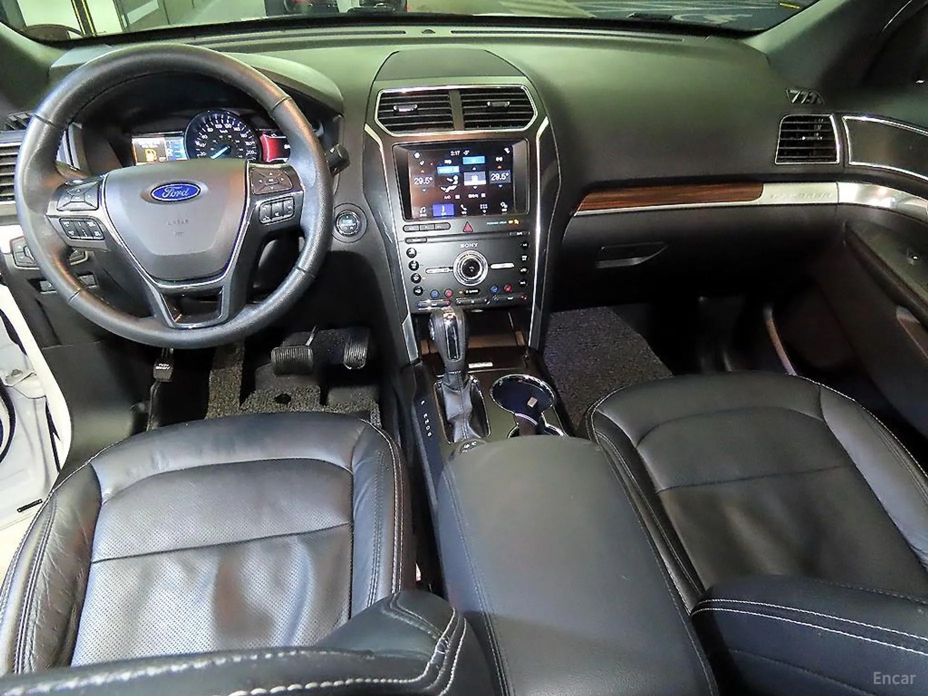 Ford Explorer превью 10