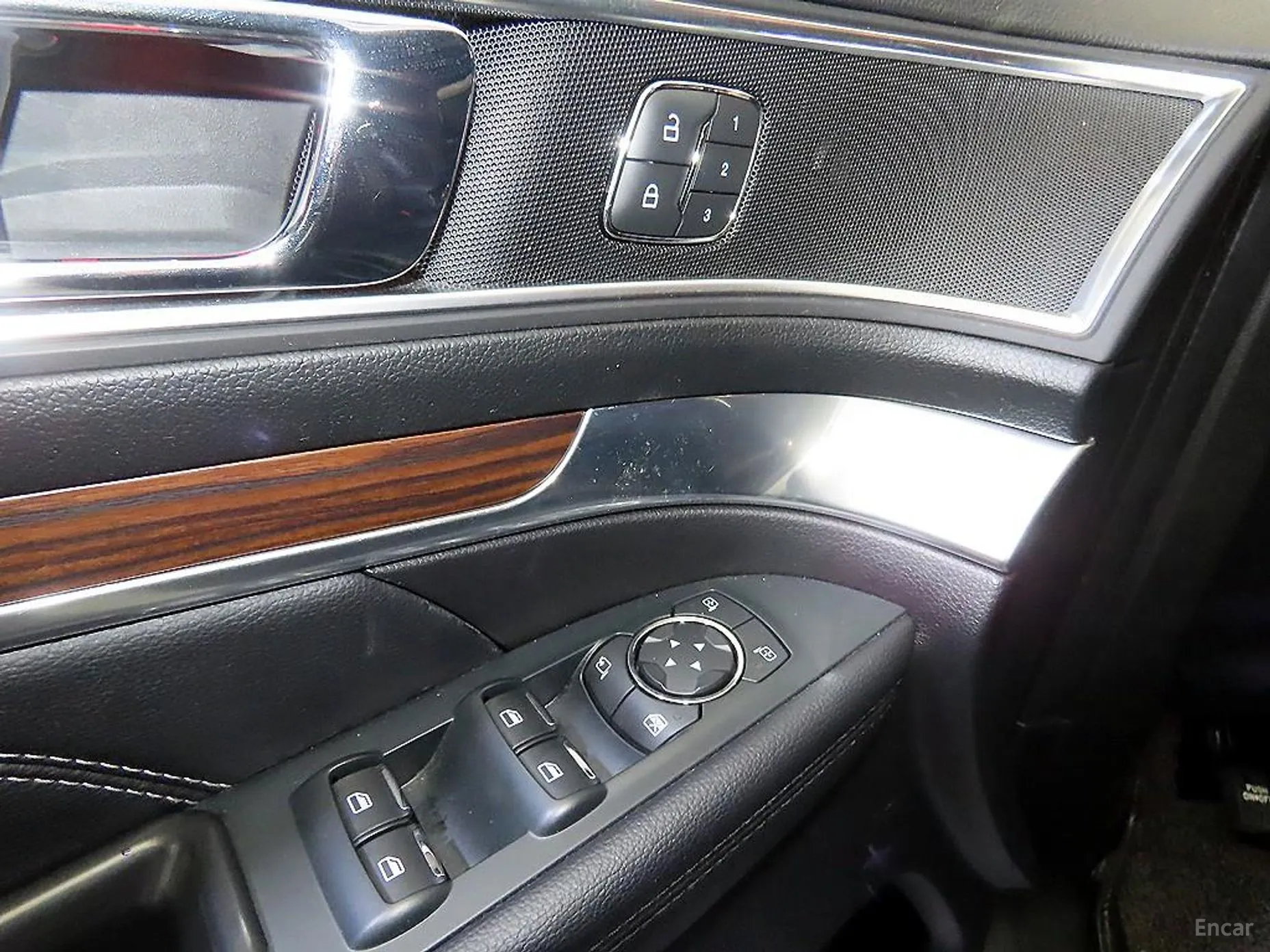 Ford Explorer превью 13