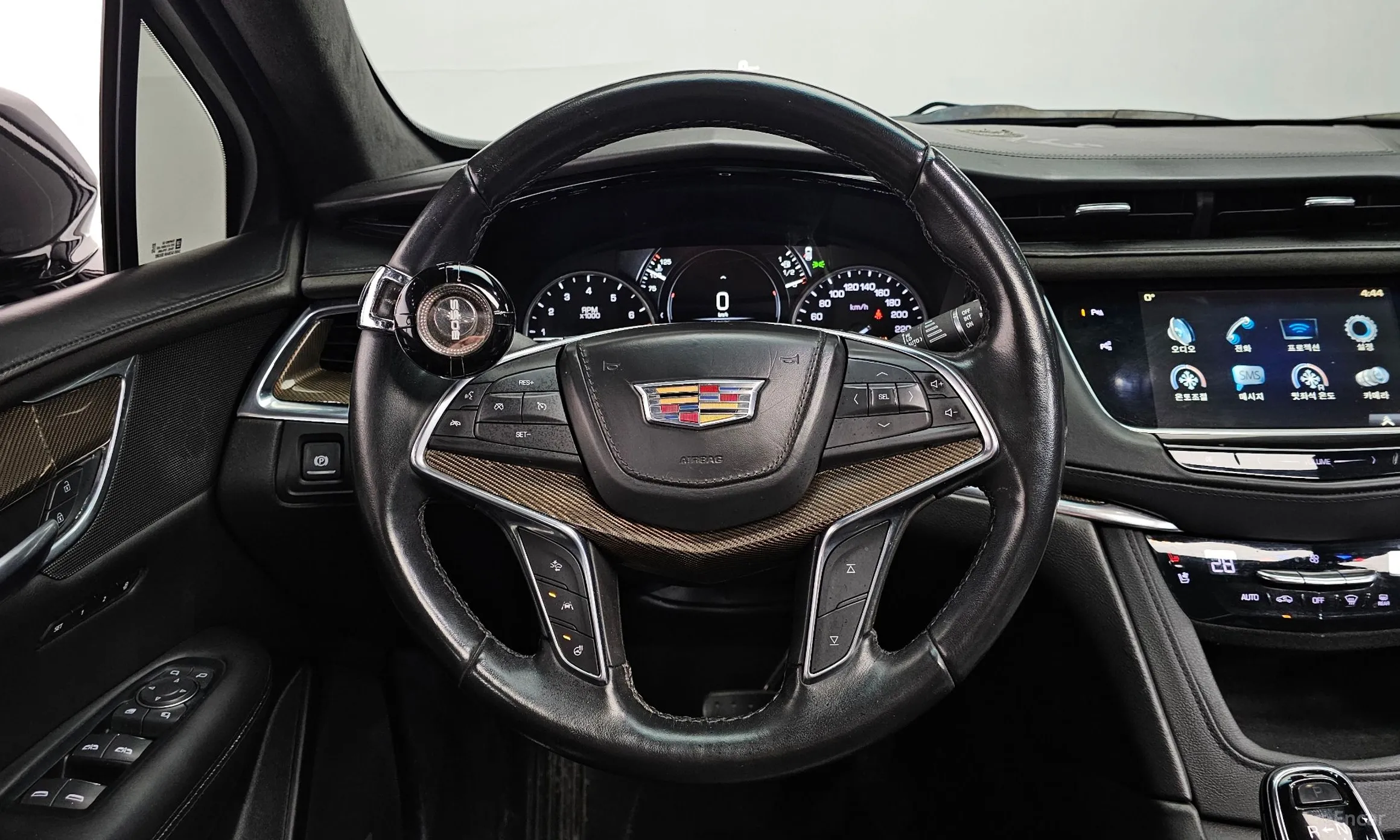 Cadillac XT5 превью 13