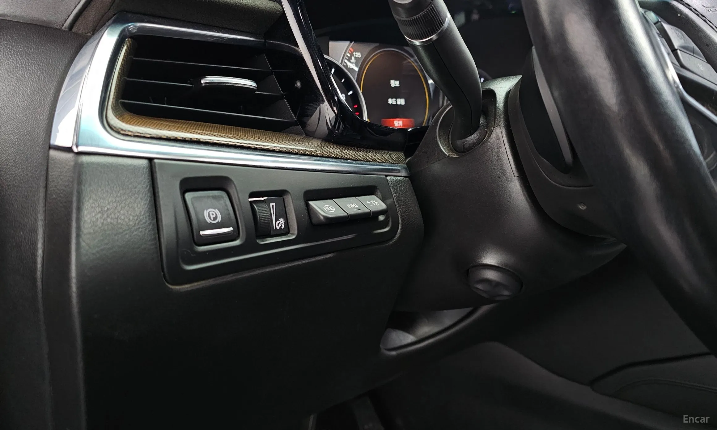 Cadillac XT5 превью 15