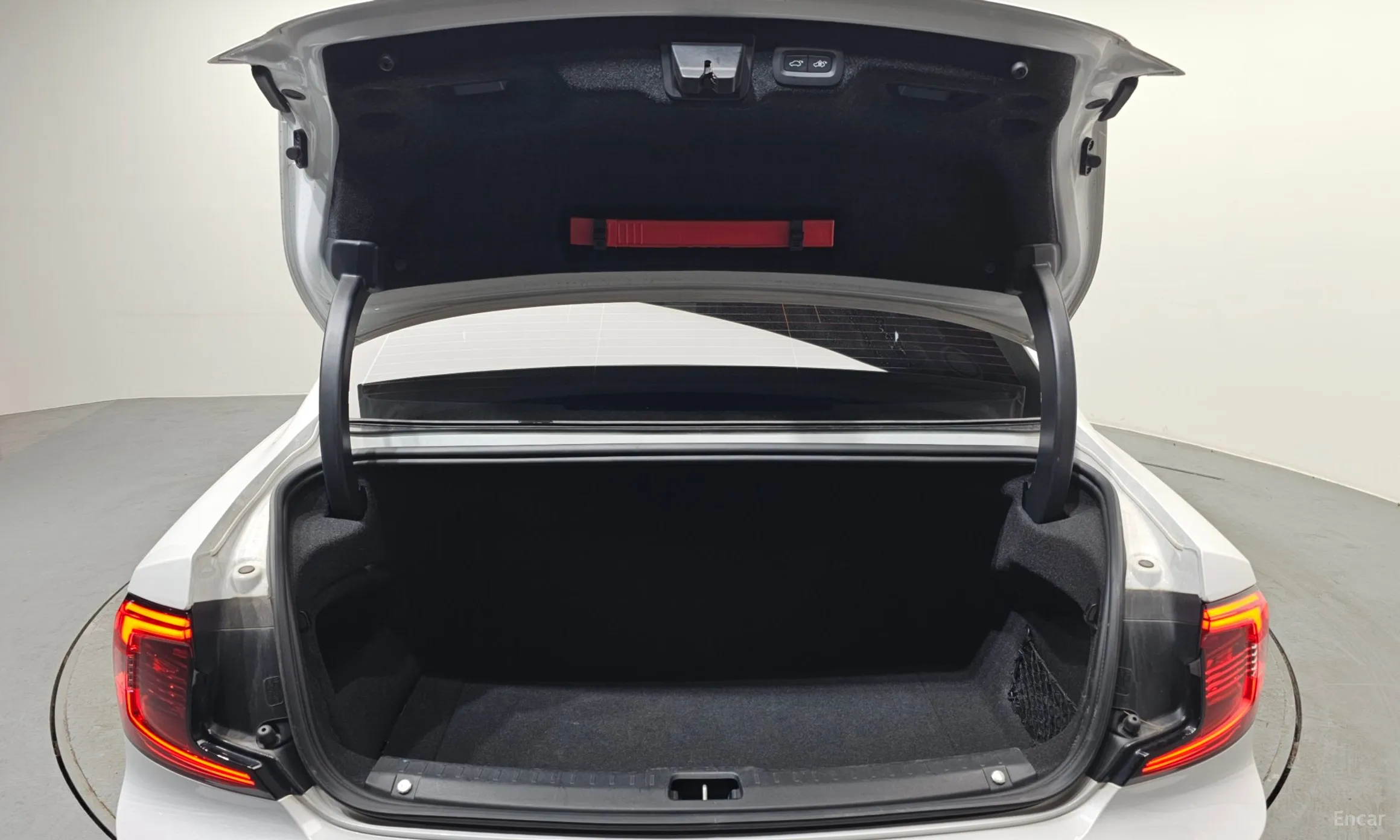 Volvo S90 превью 20