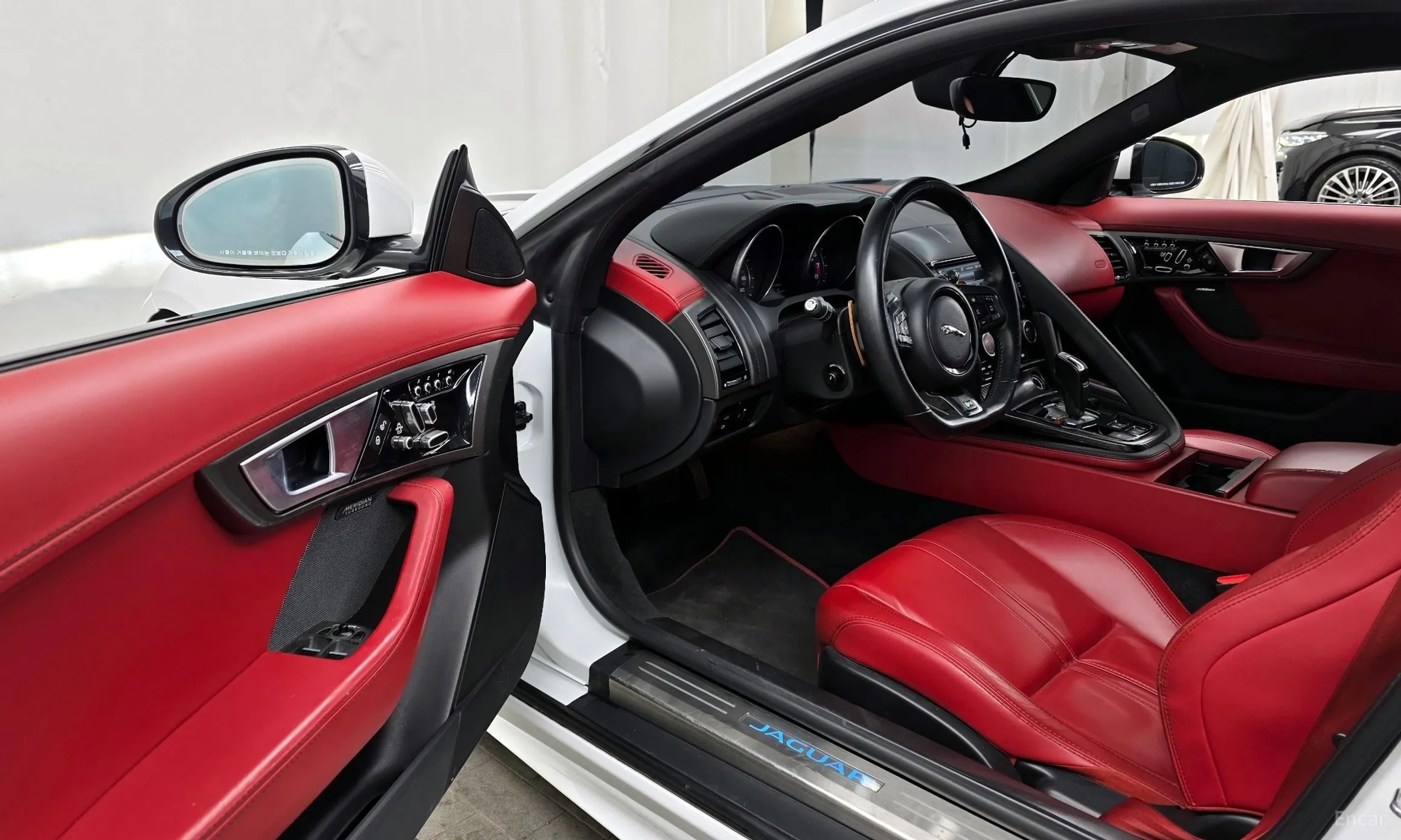 Jaguar F-TYPE превью 10