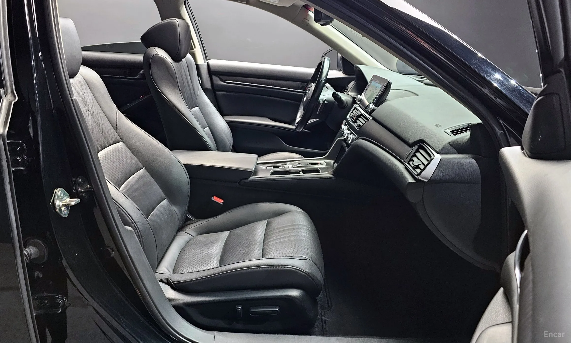 Honda Accord 10th Generation превью 10