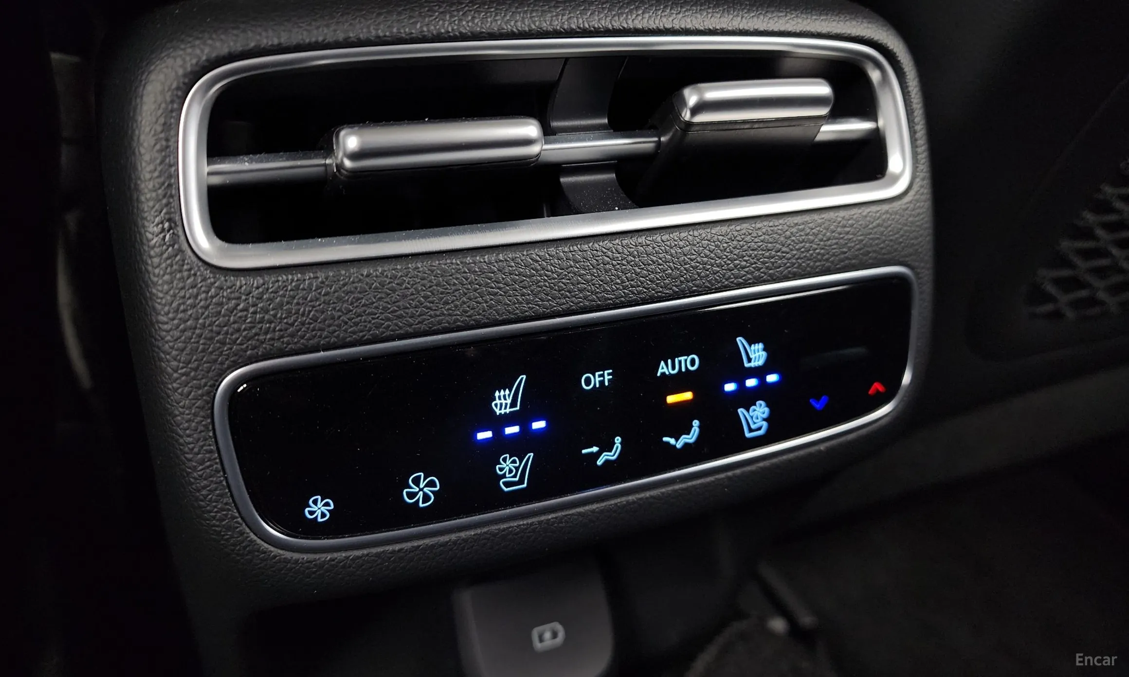 Genesis GV70 превью 19
