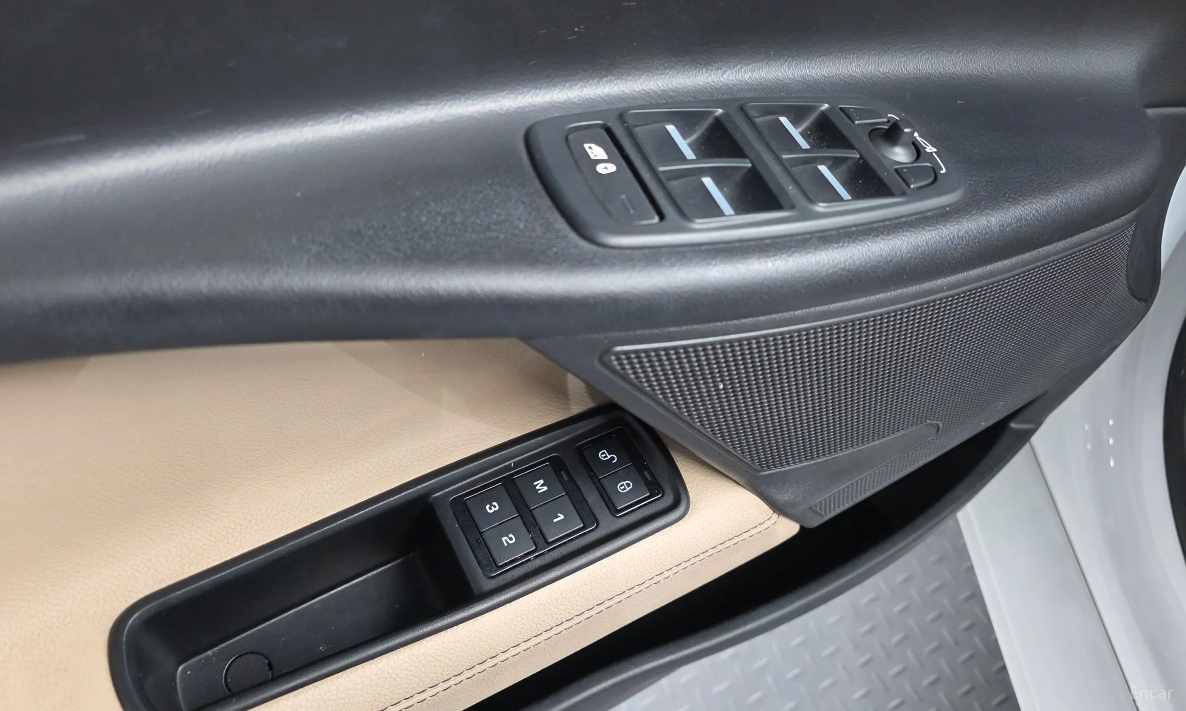 Jaguar XE превью 13