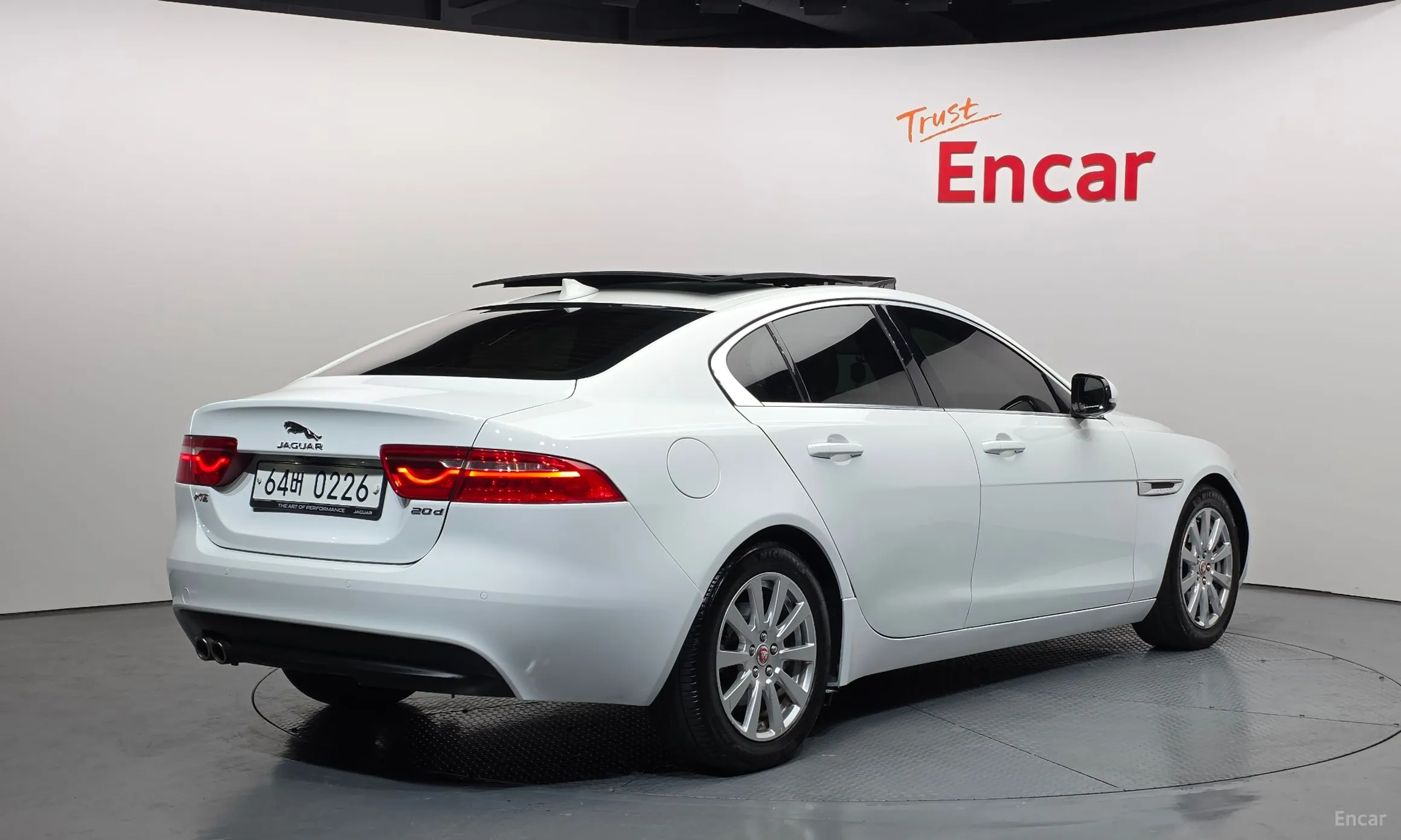 Jaguar XE превью 2