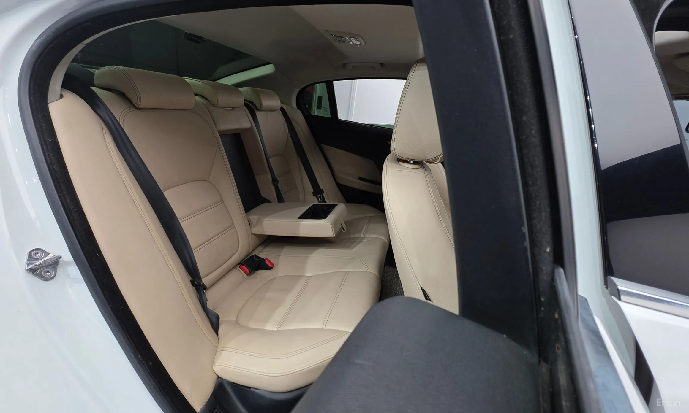 Jaguar XE превью 19