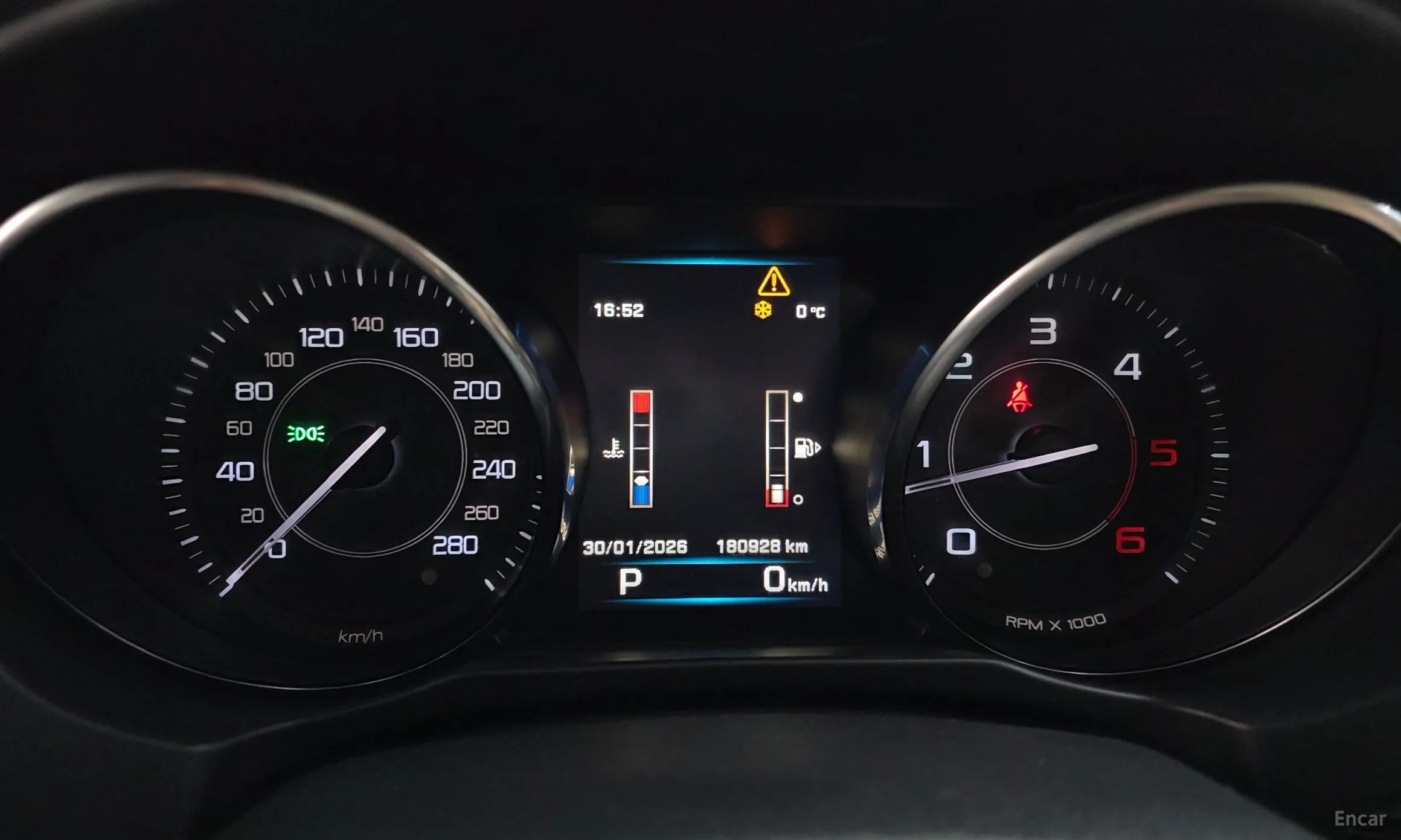 Jaguar XE превью 8