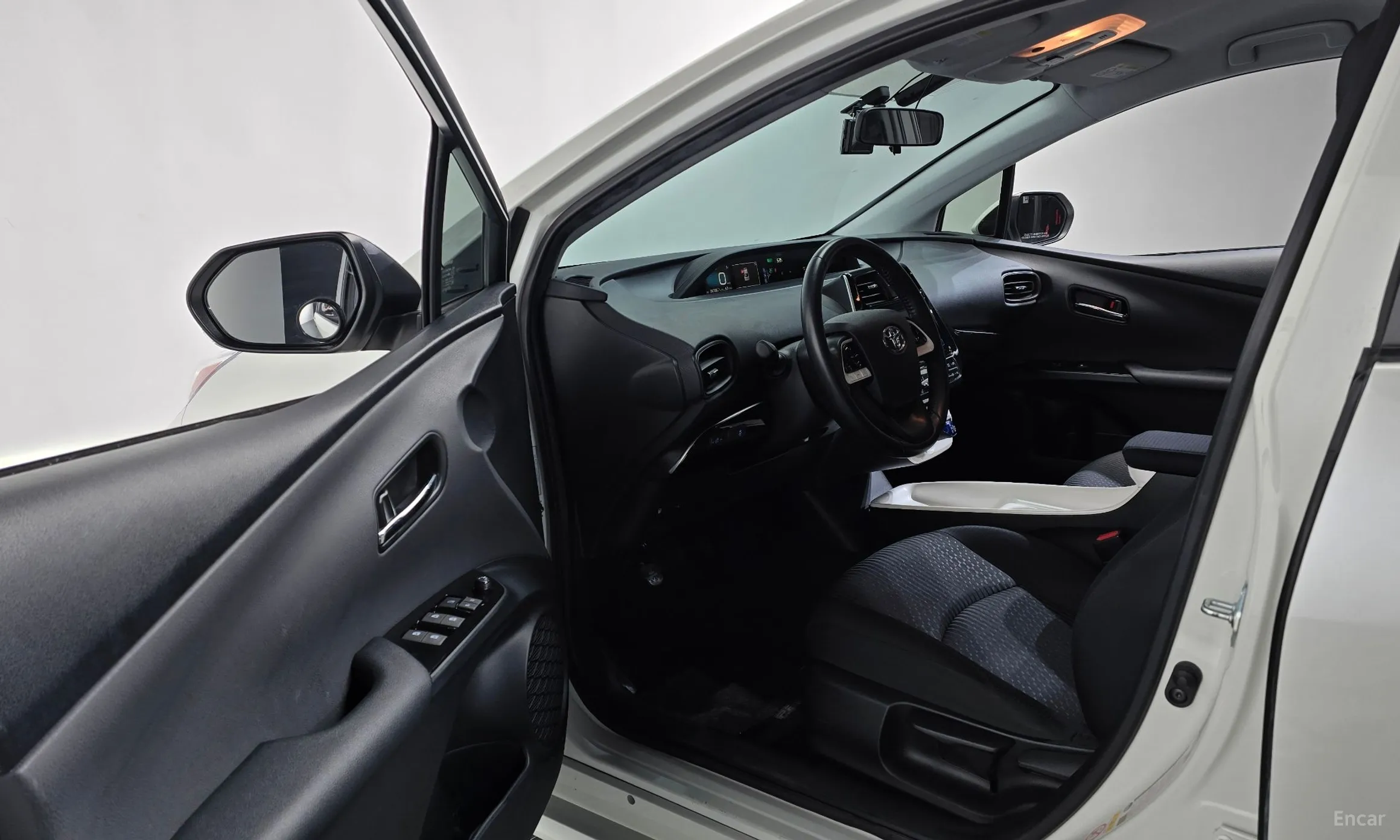 Toyota Prius 4th Generation превью 10