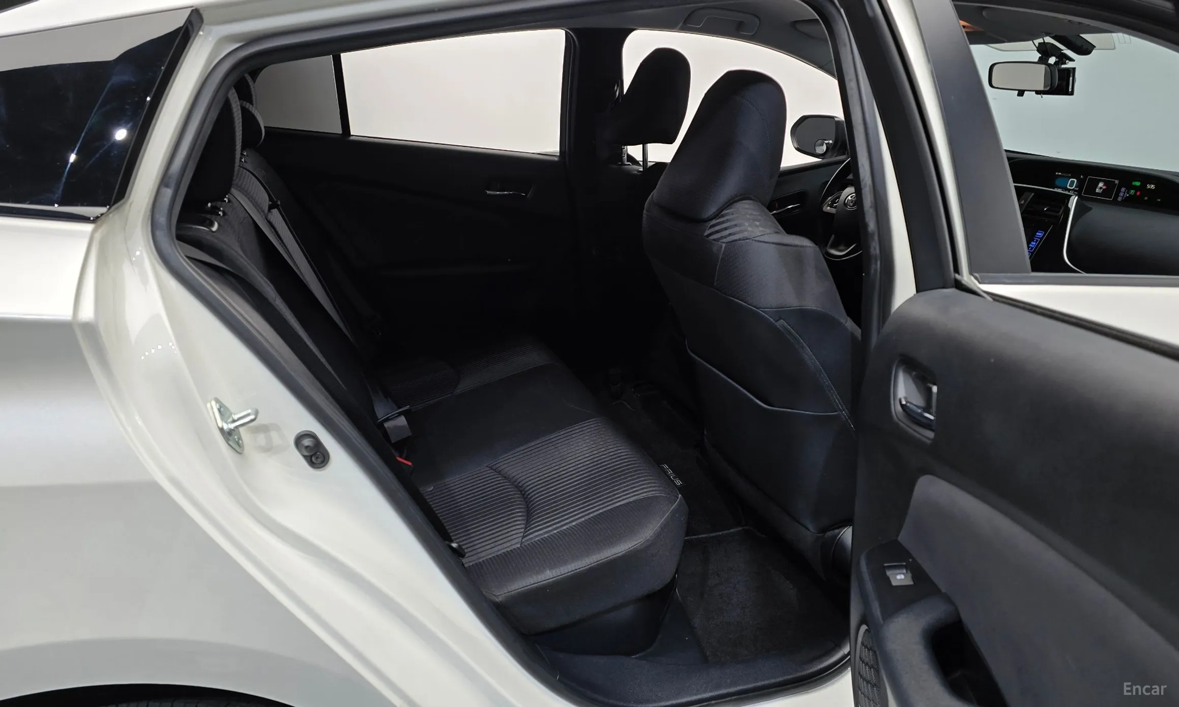Toyota Prius 4th Generation превью 12
