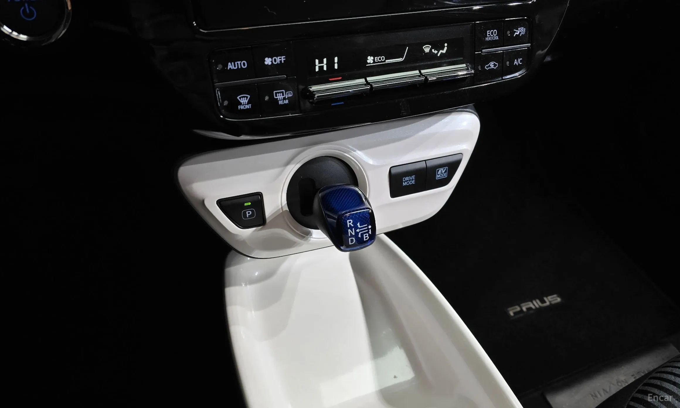 Toyota Prius 4th Generation превью 9