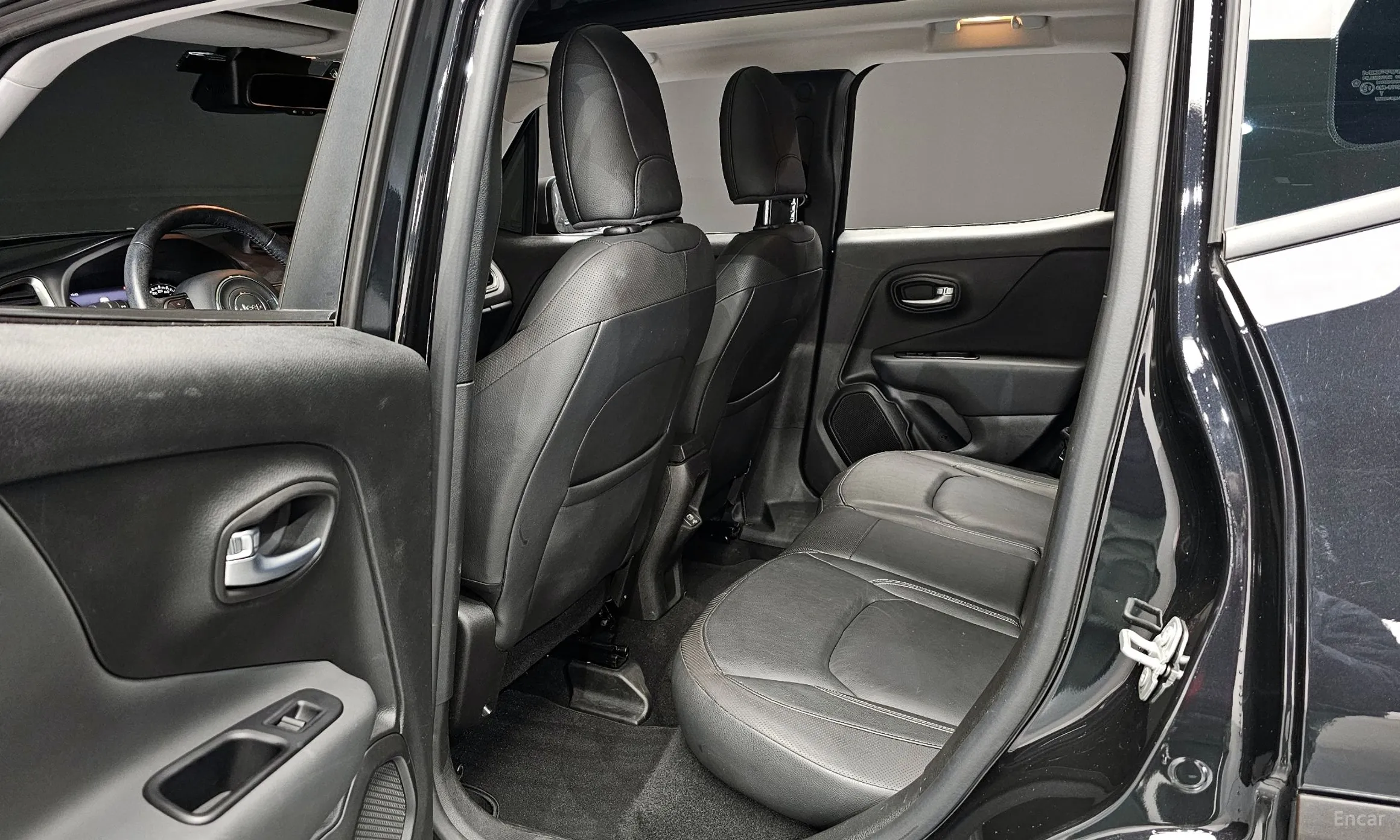 Jeep Renegade превью 10