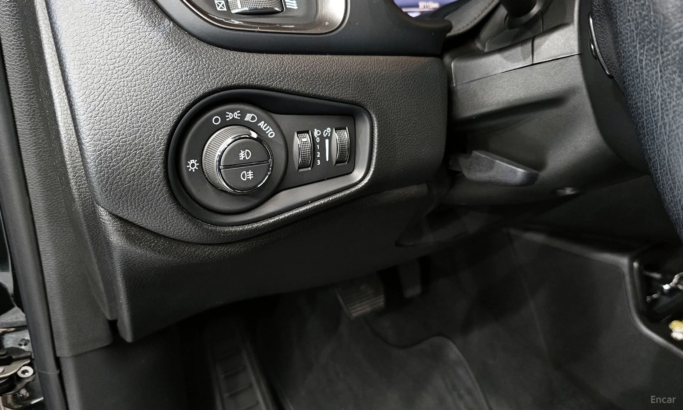 Jeep Renegade превью 12