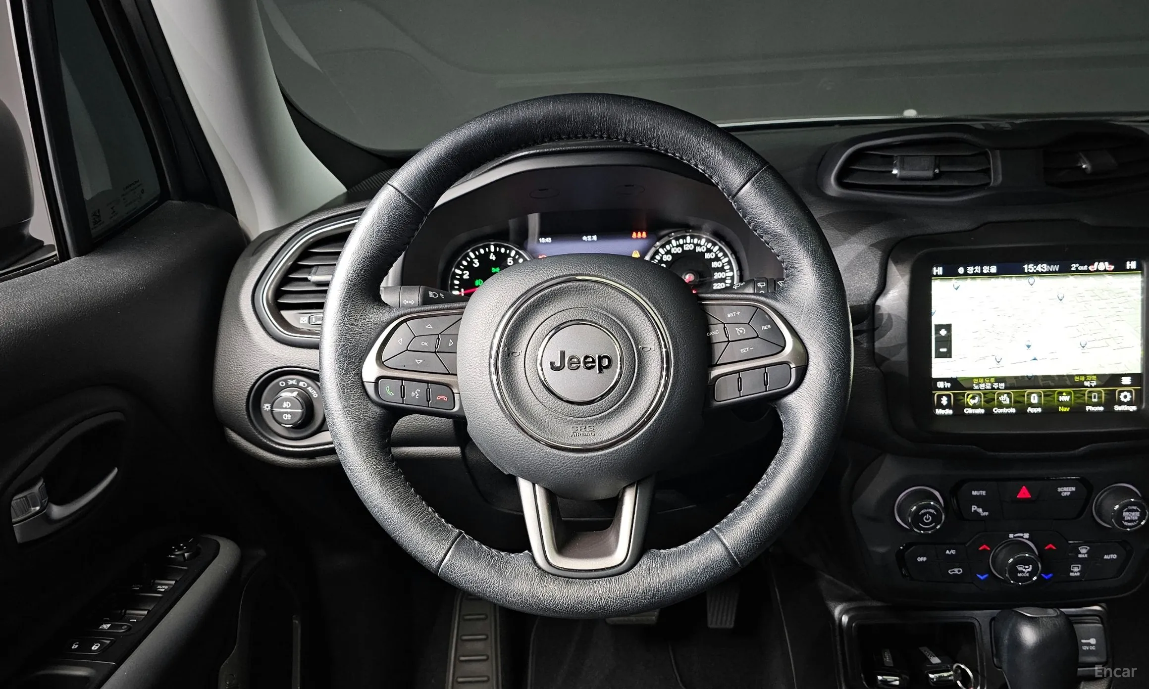 Jeep Renegade превью 13