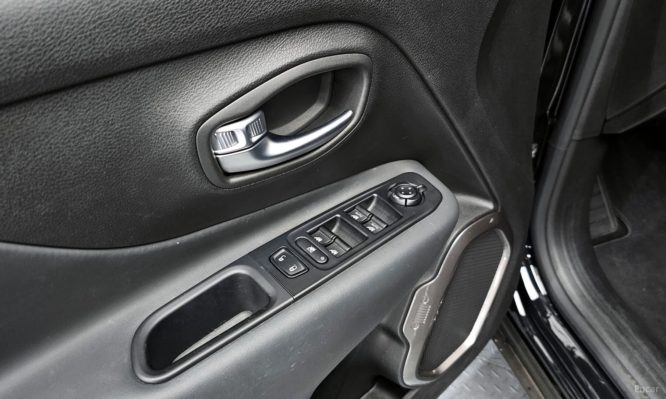 Jeep Renegade превью 18
