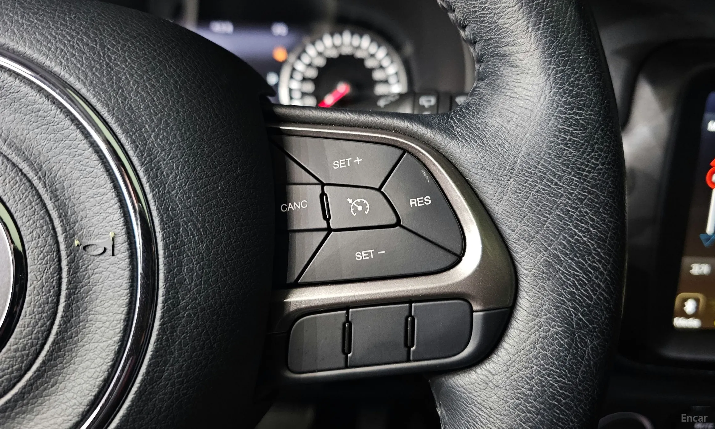 Jeep Renegade превью 19